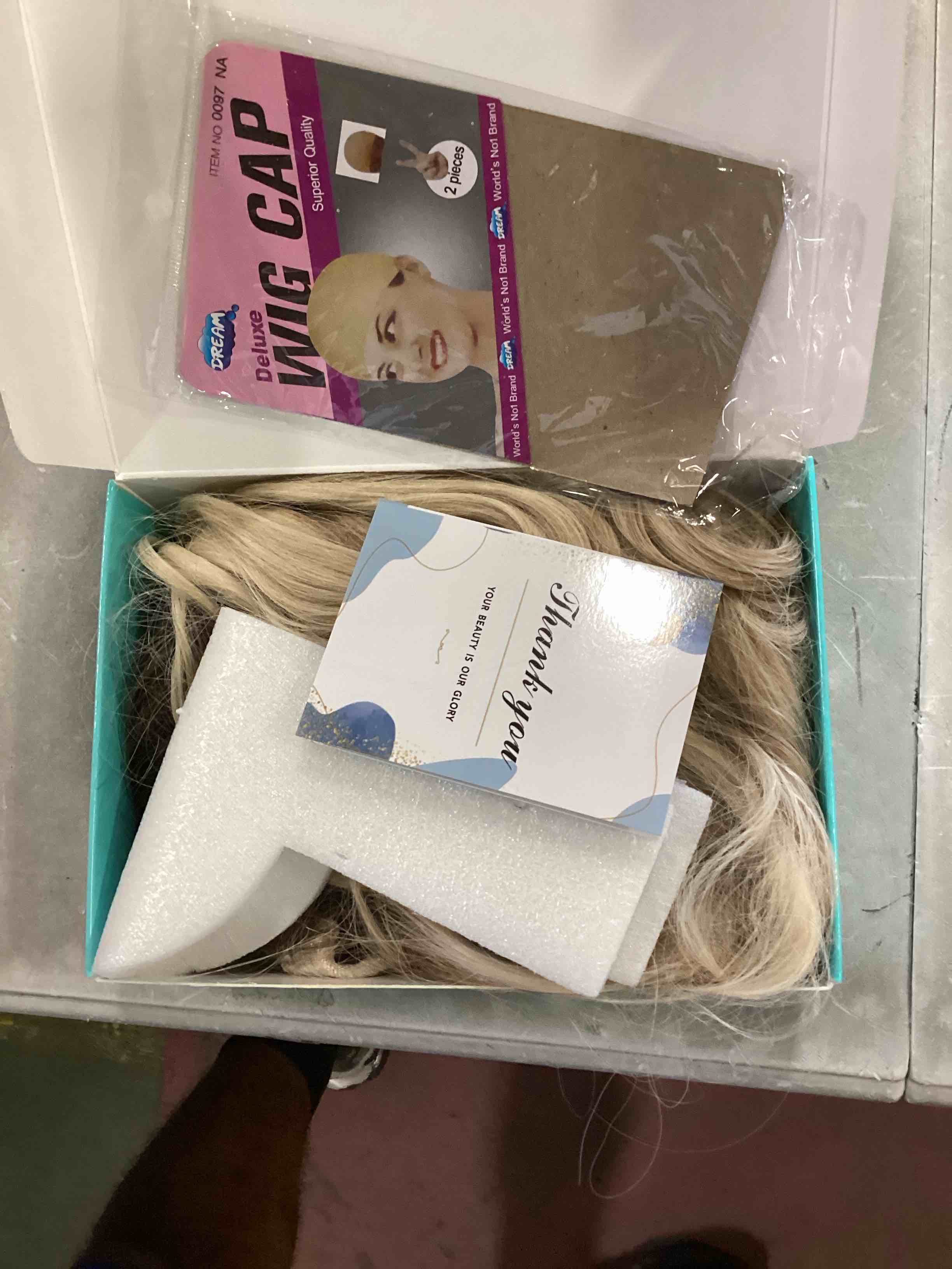 https://s3.amazonaws.com/lotting-images-prod/bidfta/RED6400808_1718724520802.jpeg
