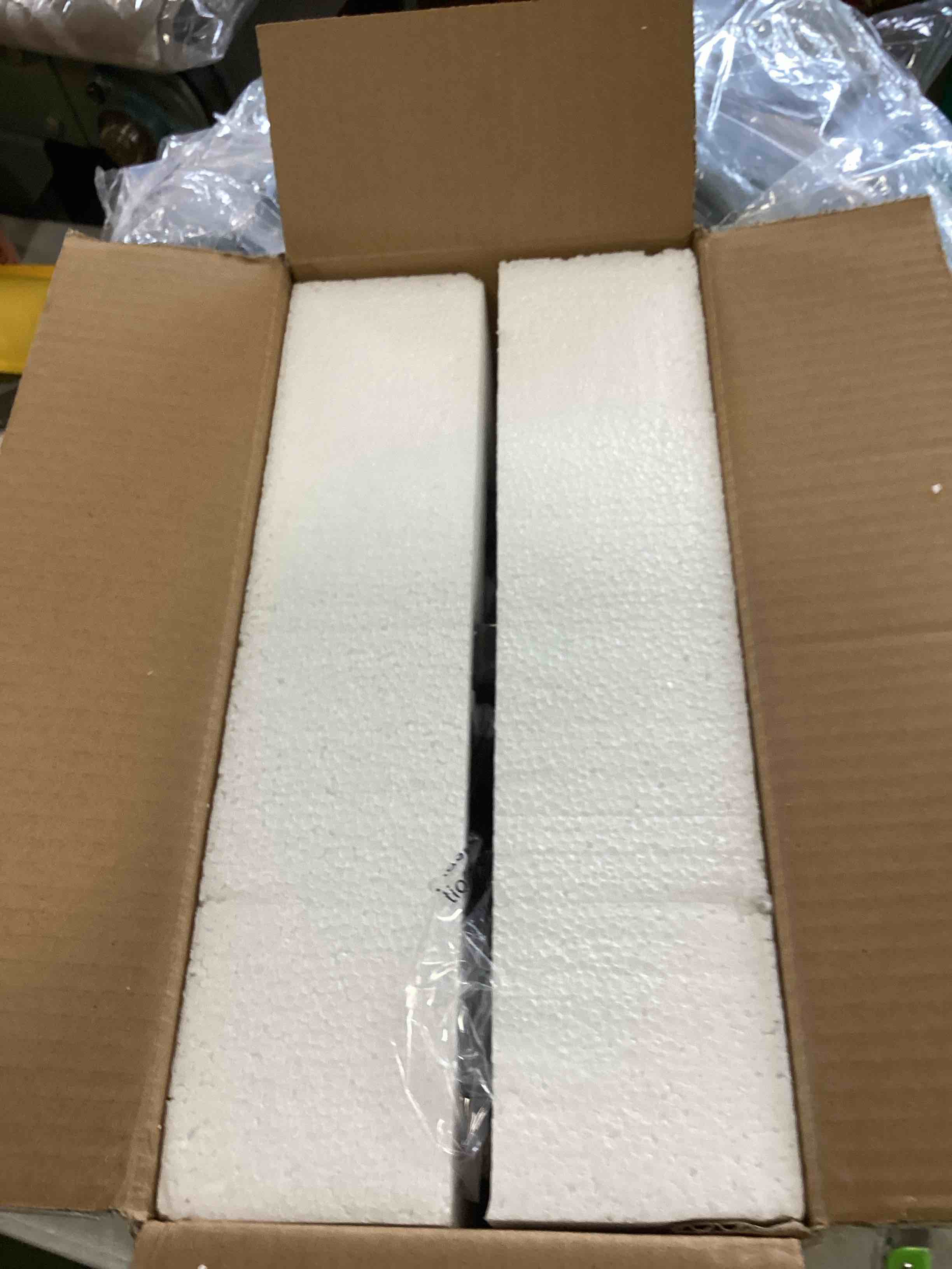https://s3.amazonaws.com/lotting-images-prod/bidfta/RED6400835_1718729552037.jpeg