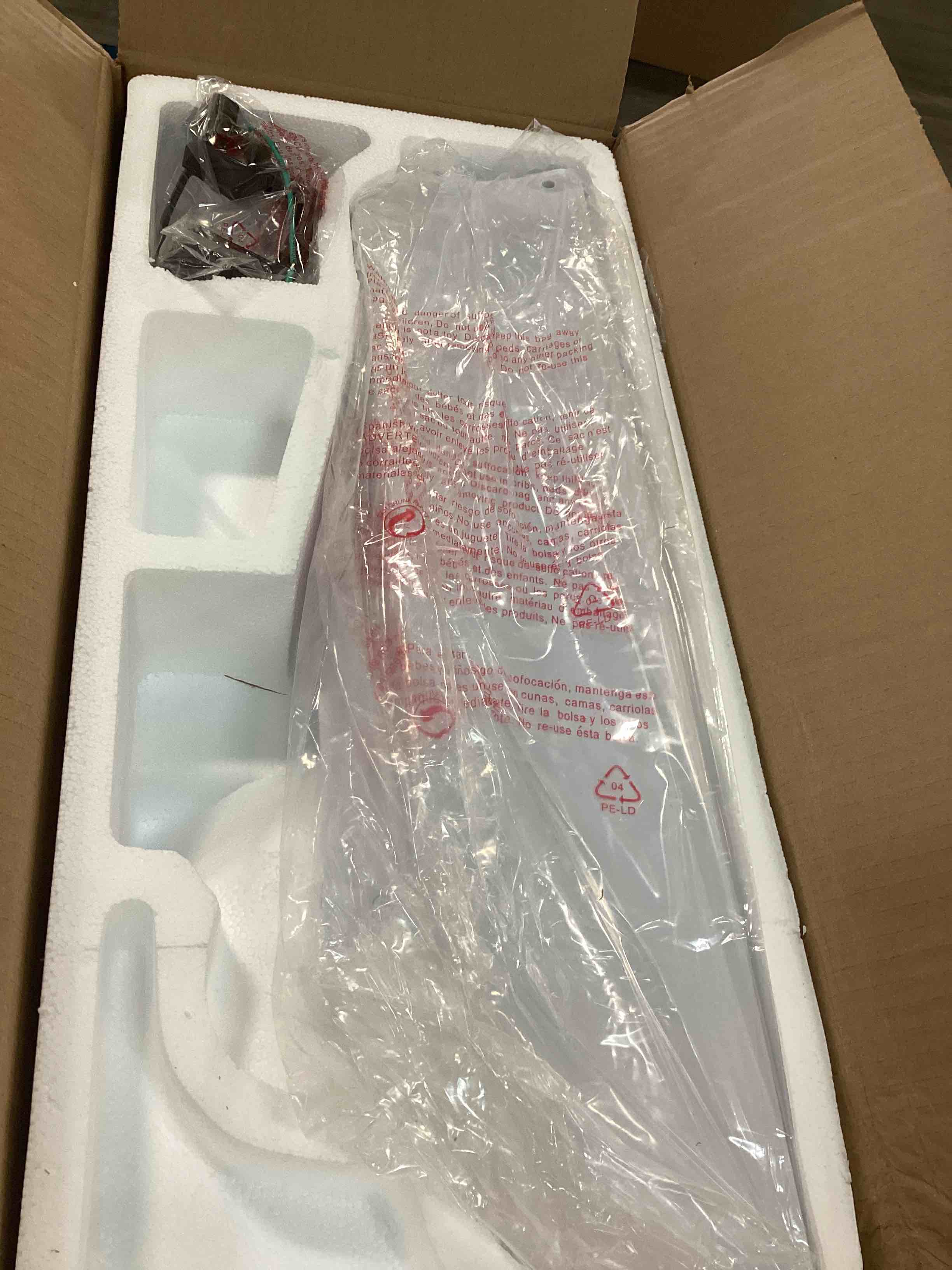 https://s3.amazonaws.com/lotting-images-prod/bidfta/RED6401233_1717703314144.jpeg