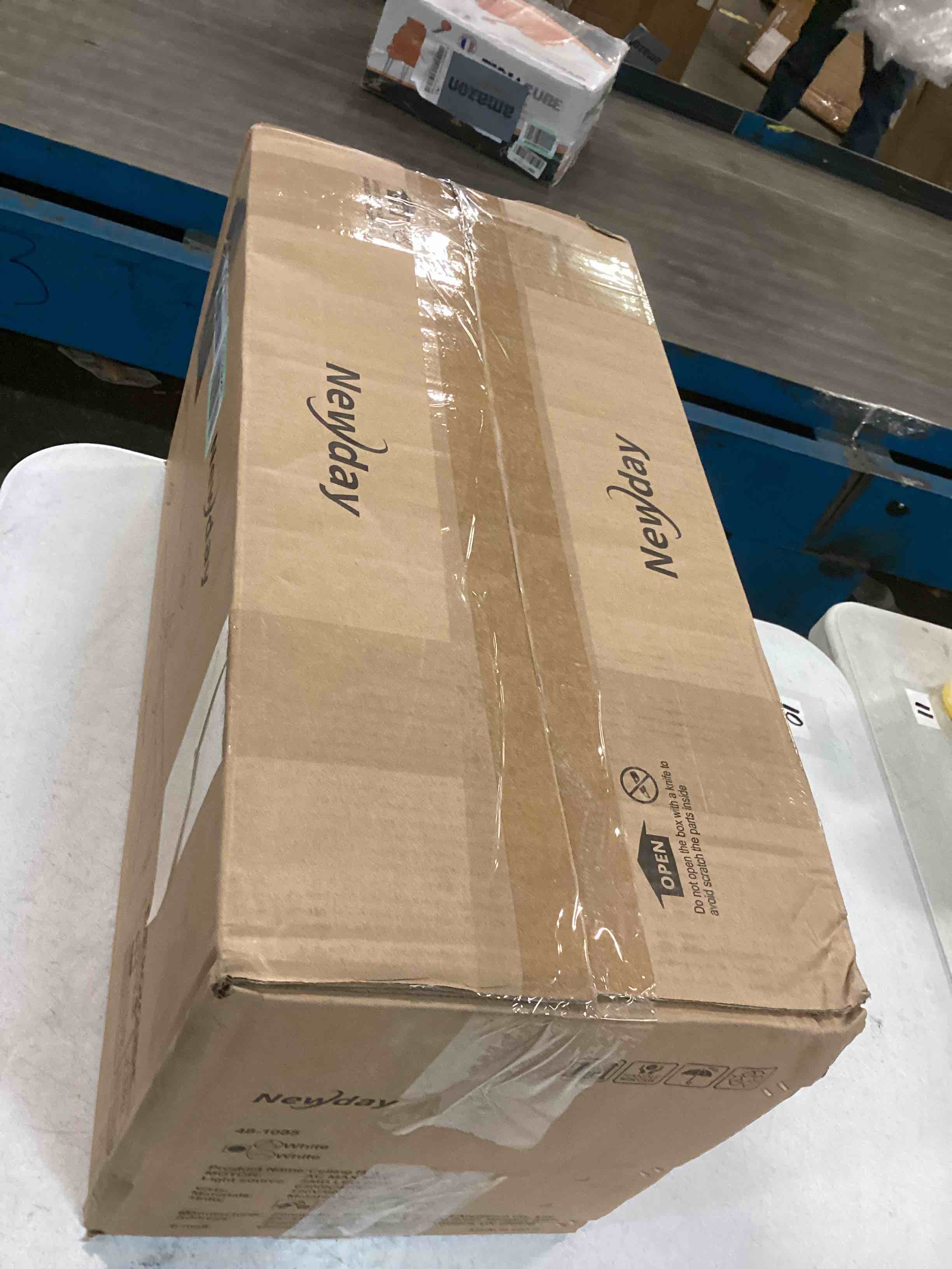 https://s3.amazonaws.com/lotting-images-prod/bidfta/RED6401233_1717703417510.jpeg