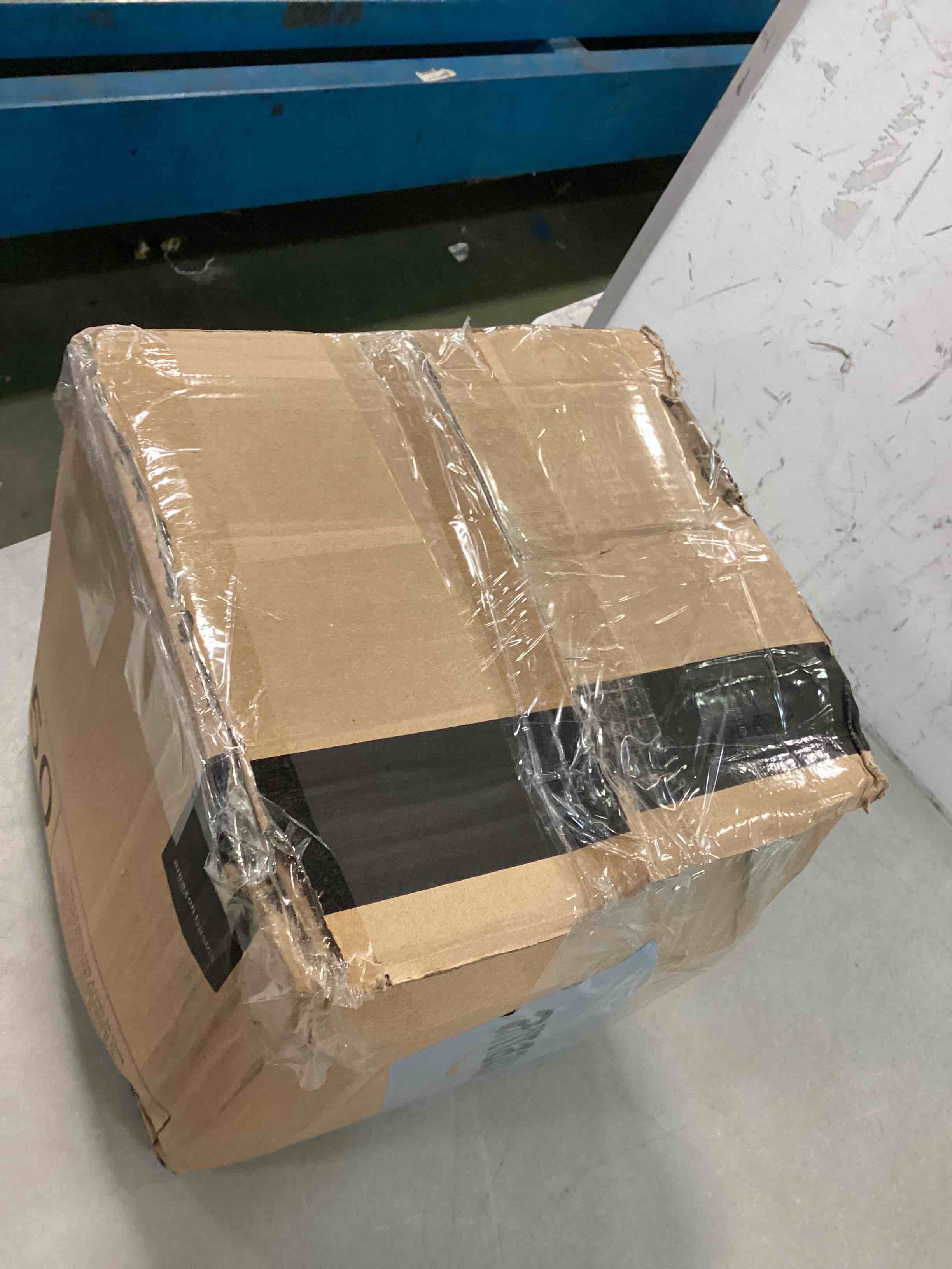 https://s3.amazonaws.com/lotting-images-prod/bidfta/RED6401581_1718045731971.jpeg