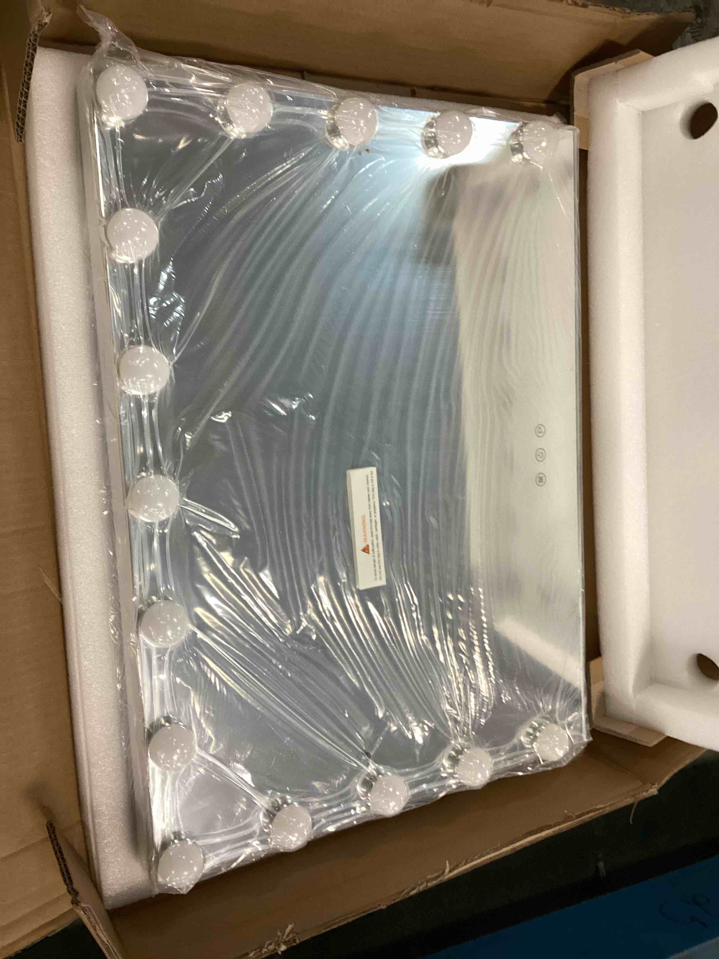 https://s3.amazonaws.com/lotting-images-prod/bidfta/RED6401607_1718105039892.jpeg