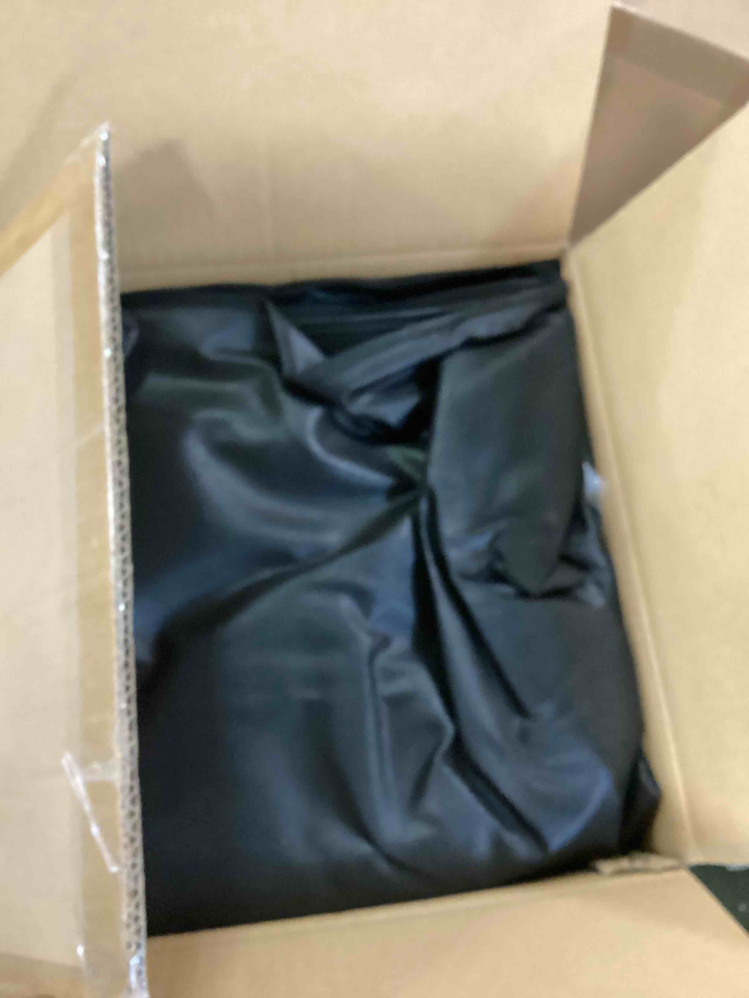 https://s3.amazonaws.com/lotting-images-prod/bidfta/RED6401612_1718105644072.jpeg