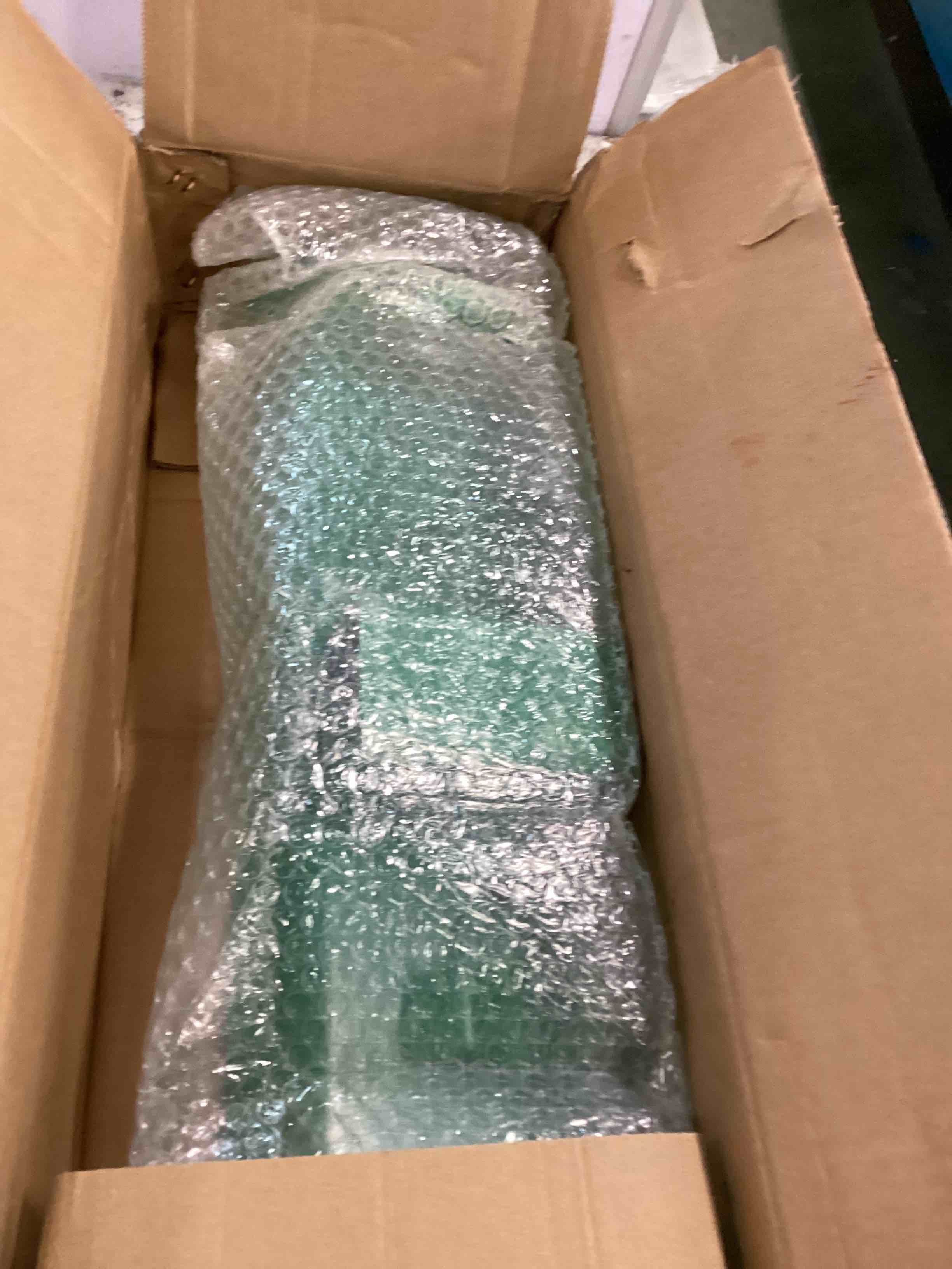 https://s3.amazonaws.com/lotting-images-prod/bidfta/RED6401693_1718116227407.jpeg