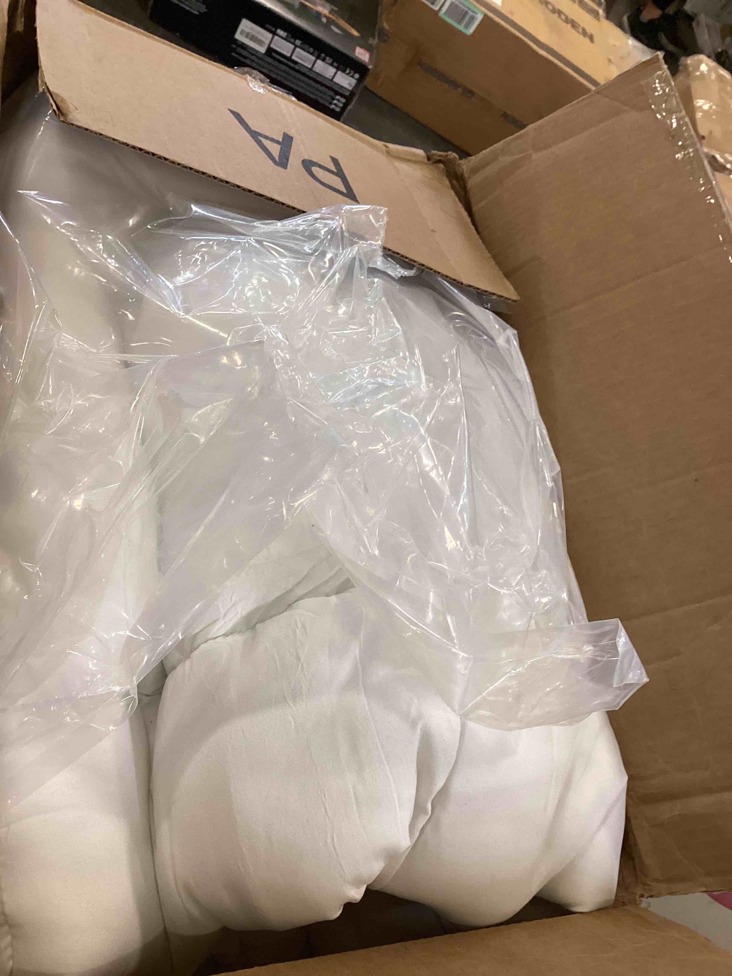 https://s3.amazonaws.com/lotting-images-prod/bidfta/RED6401998_1718206502957.jpeg