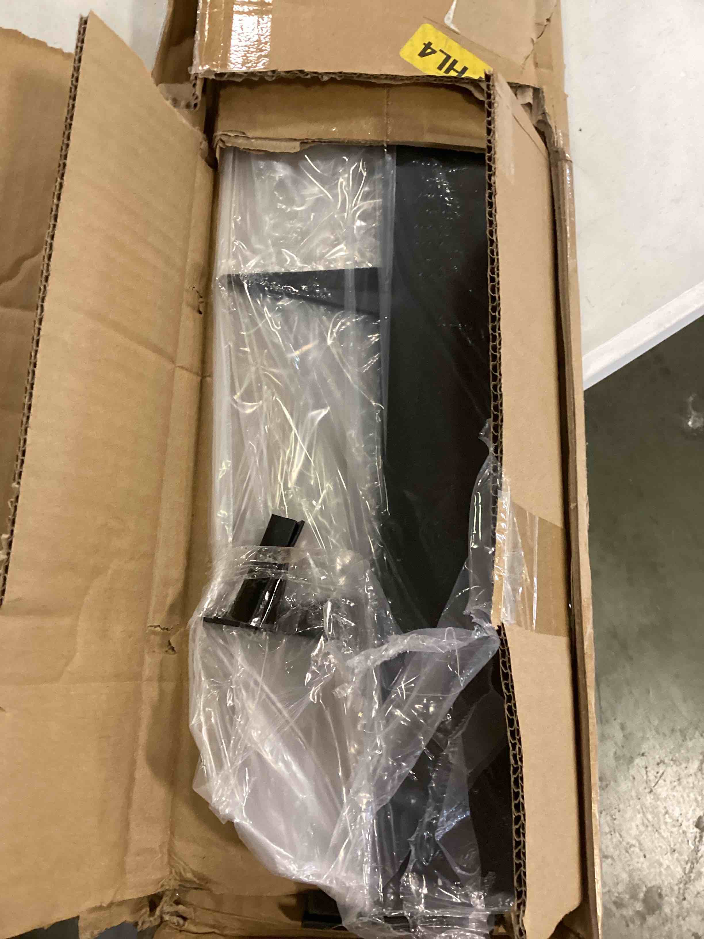 https://s3.amazonaws.com/lotting-images-prod/bidfta/RED6402303_1718303349770.jpeg
