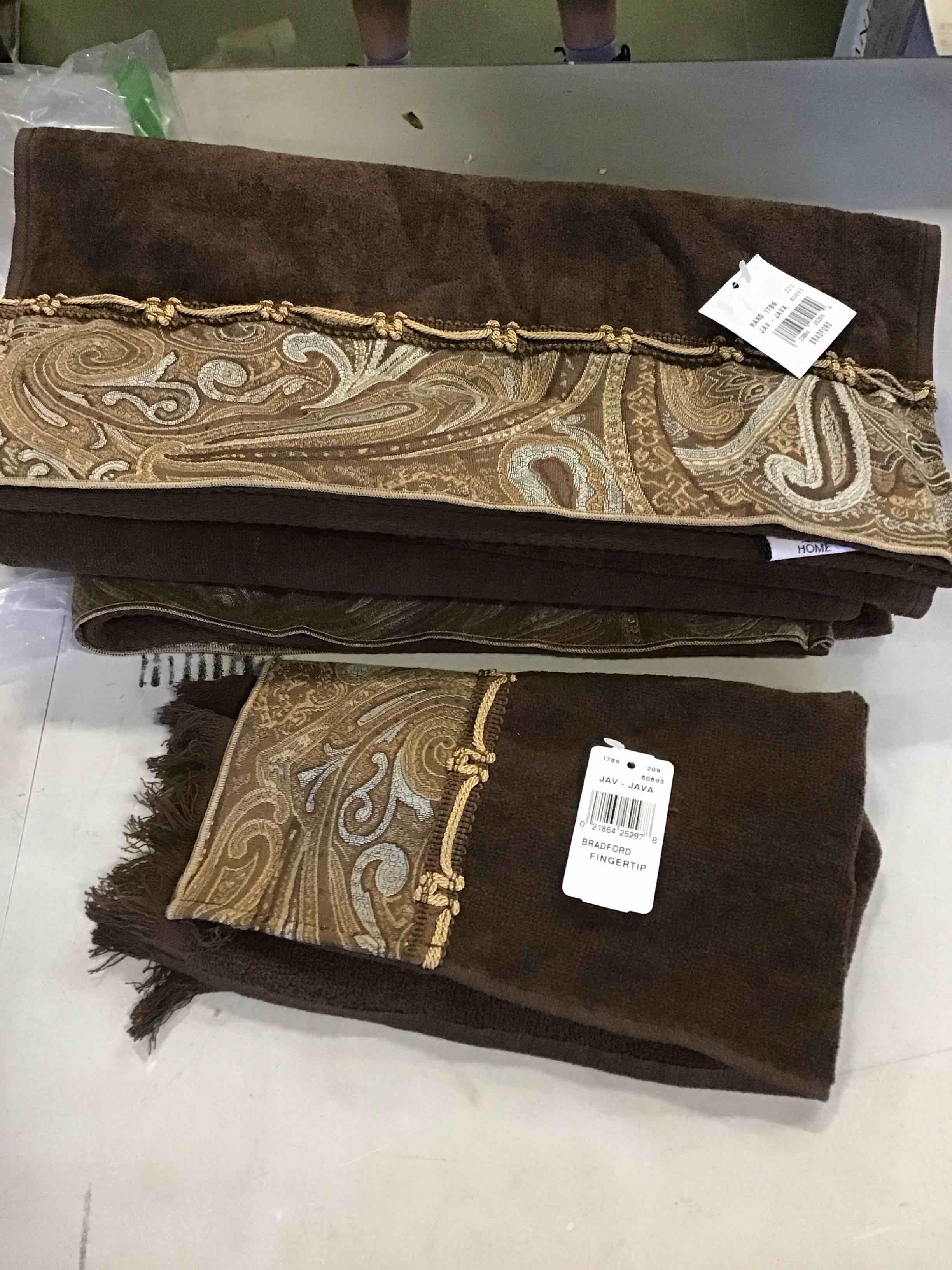 https://s3.amazonaws.com/lotting-images-prod/bidfta/RED6402899_1717766847220.jpeg
