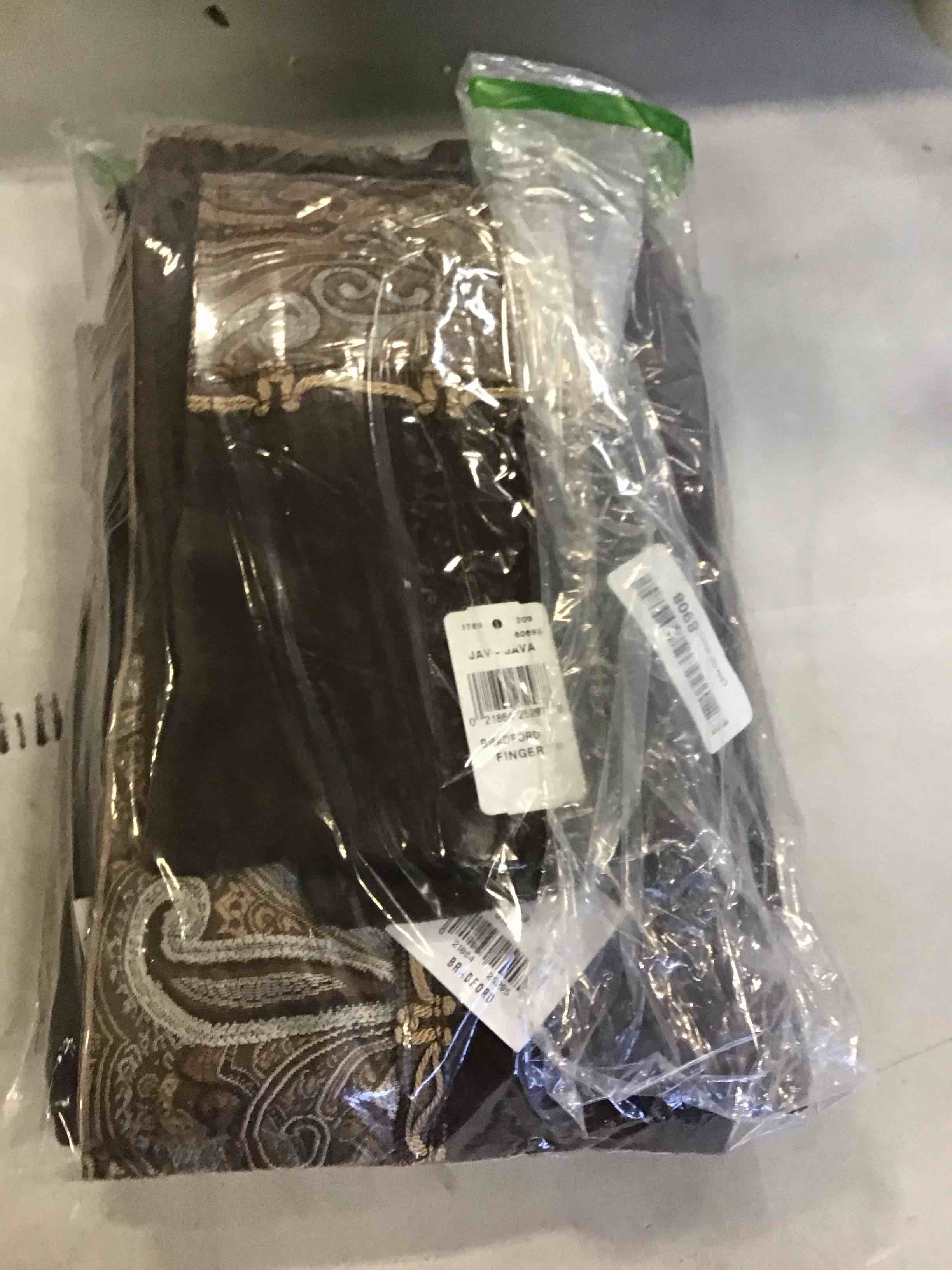 https://s3.amazonaws.com/lotting-images-prod/bidfta/RED6402899_1717766877484.jpeg