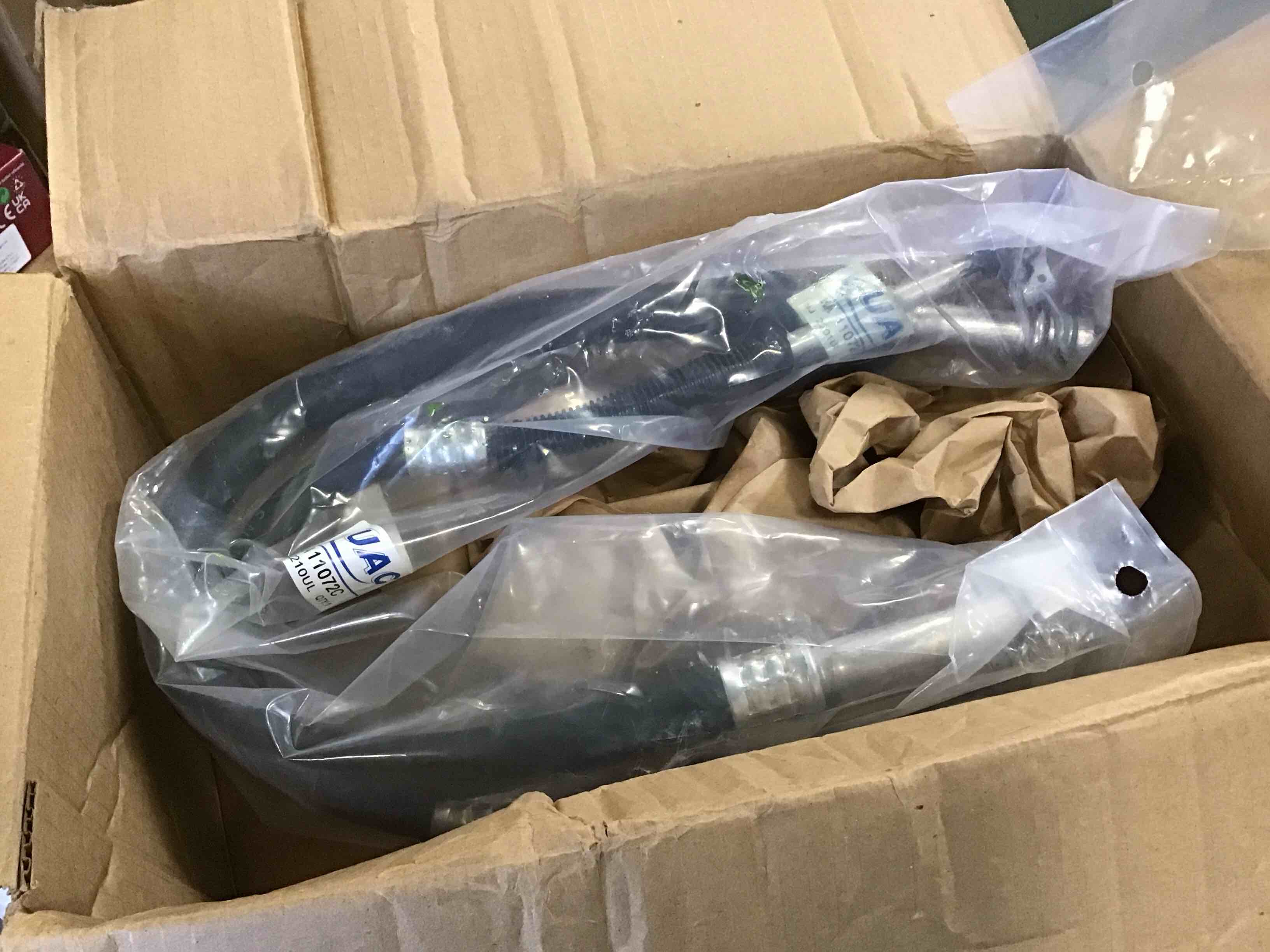 https://s3.amazonaws.com/lotting-images-prod/bidfta/RED6402952_1717774768803.jpeg