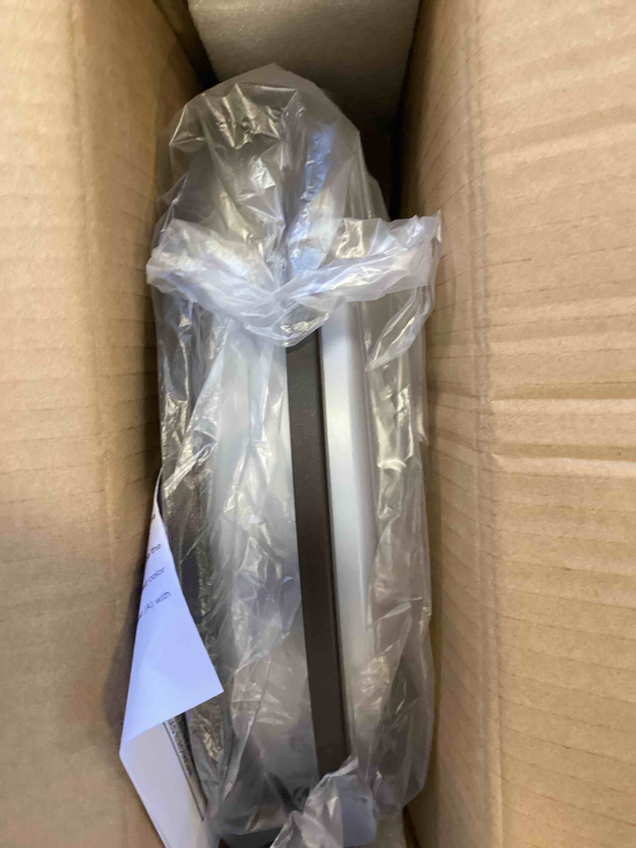 https://s3.amazonaws.com/lotting-images-prod/bidfta/RED6403095_1718474168524.jpeg