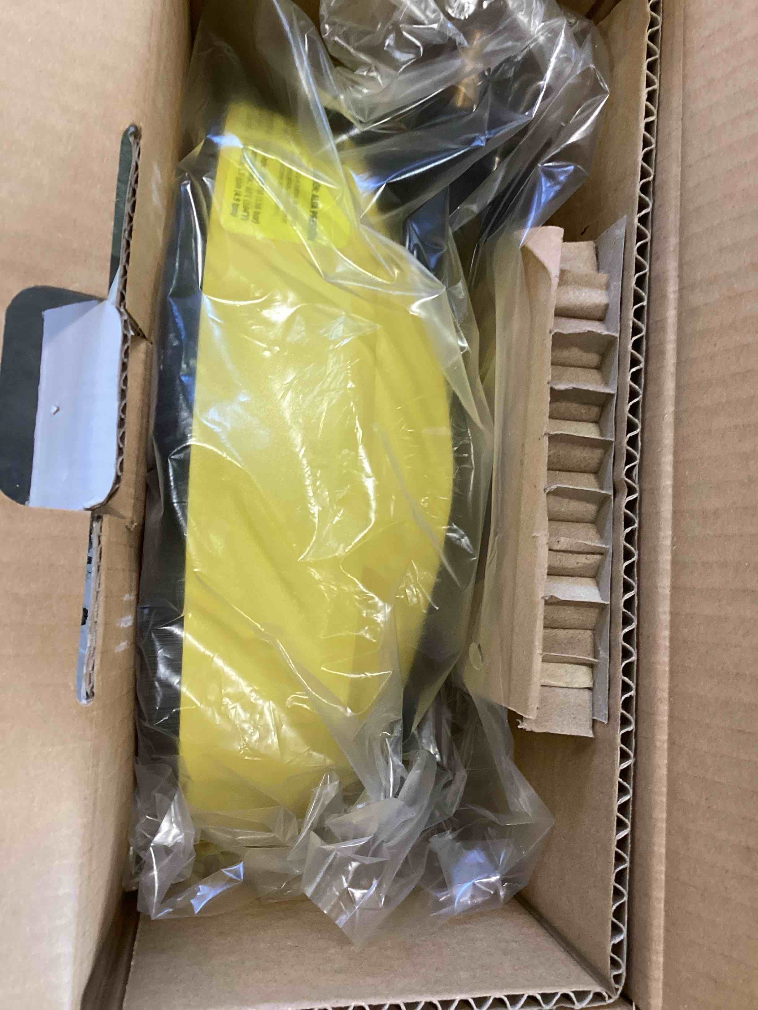 https://s3.amazonaws.com/lotting-images-prod/bidfta/RED6403171_1718627809923.jpeg