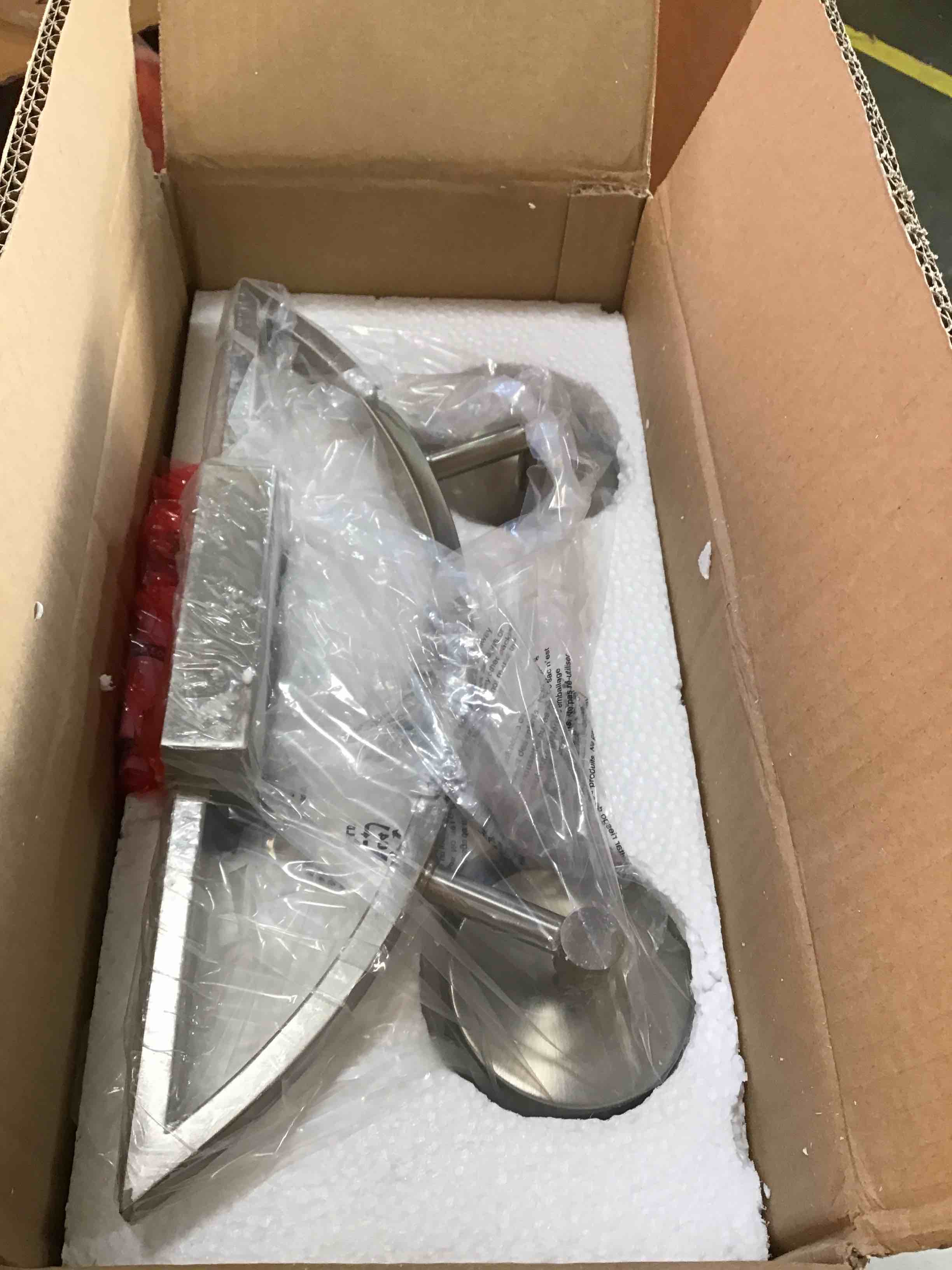https://s3.amazonaws.com/lotting-images-prod/bidfta/RED6403498_1718709364829.jpeg