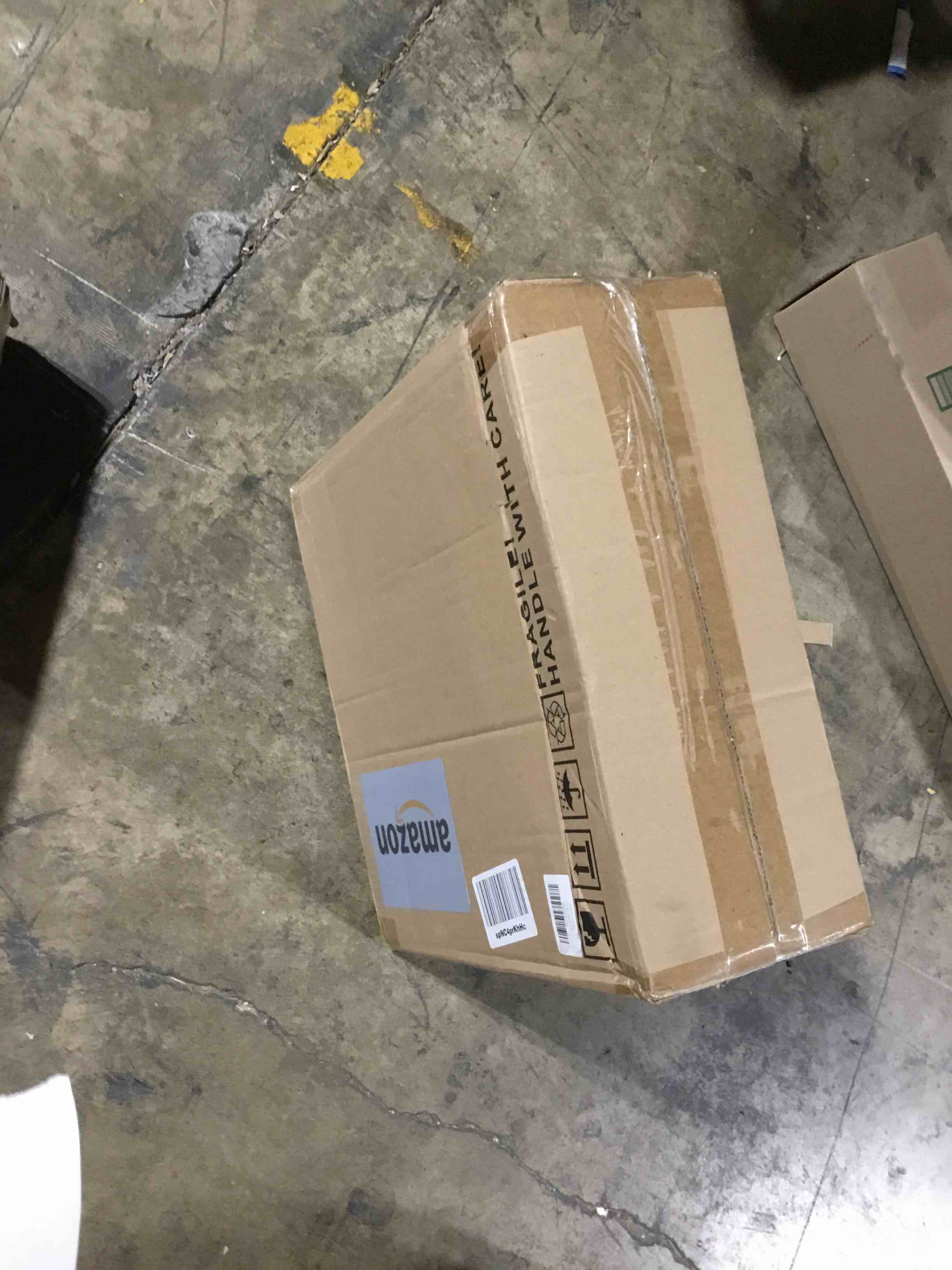 https://s3.amazonaws.com/lotting-images-prod/bidfta/RED6406406_1724423093272.jpeg