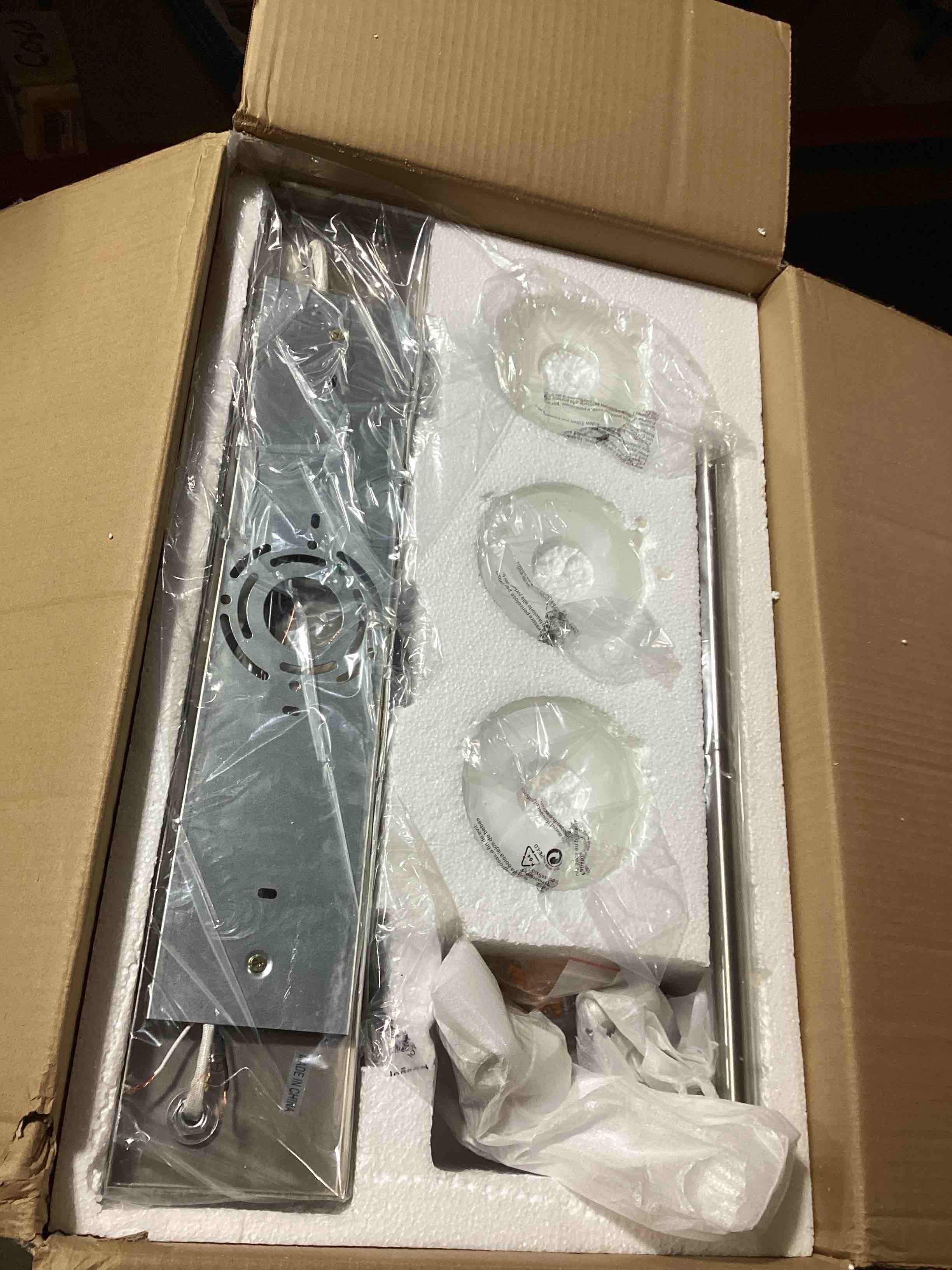 https://s3.amazonaws.com/lotting-images-prod/bidfta/RED6407962_1722711624709.jpeg