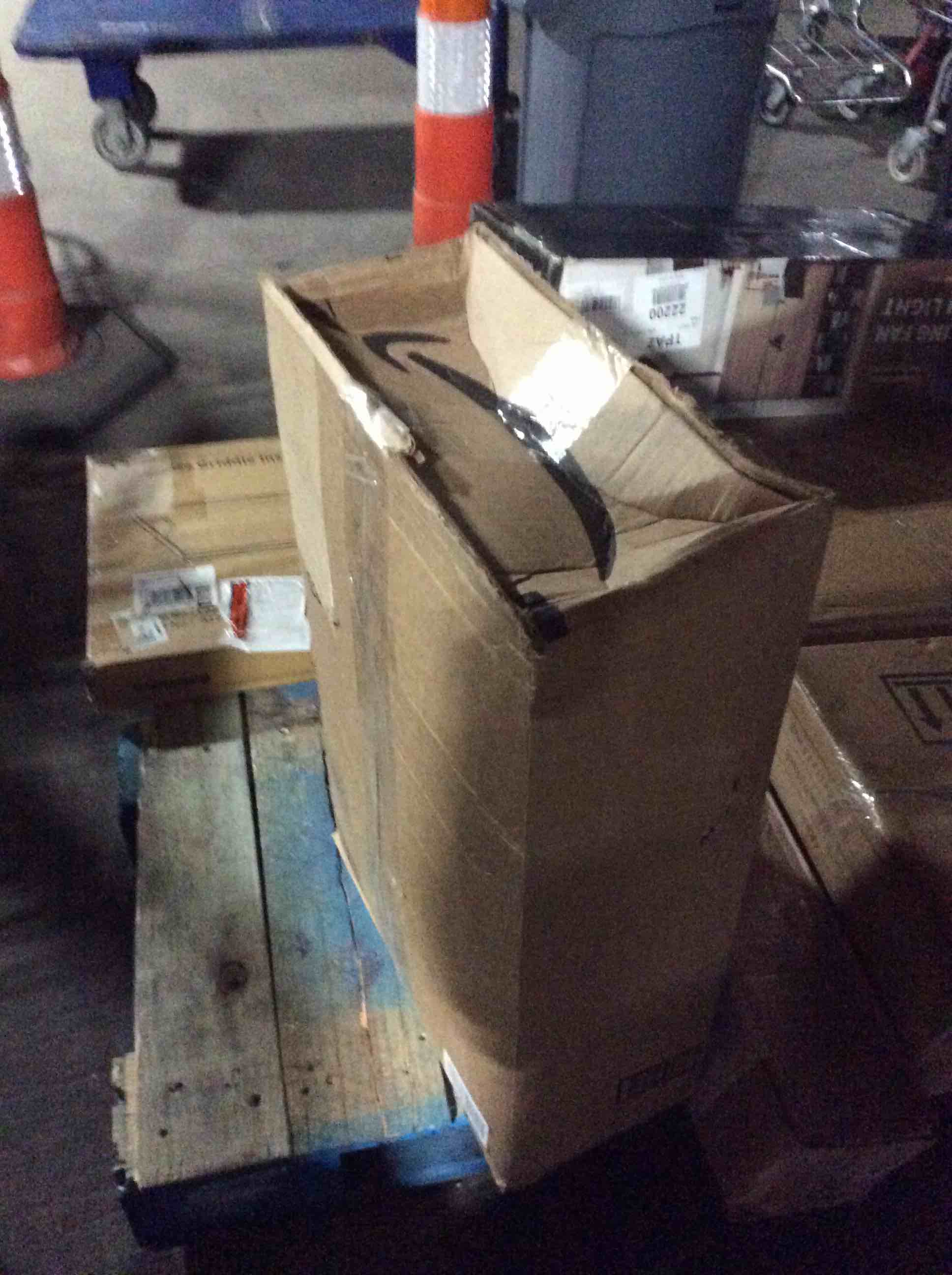 https://s3.amazonaws.com/lotting-images-prod/bidfta/RED6409311_1721170598680.jpeg