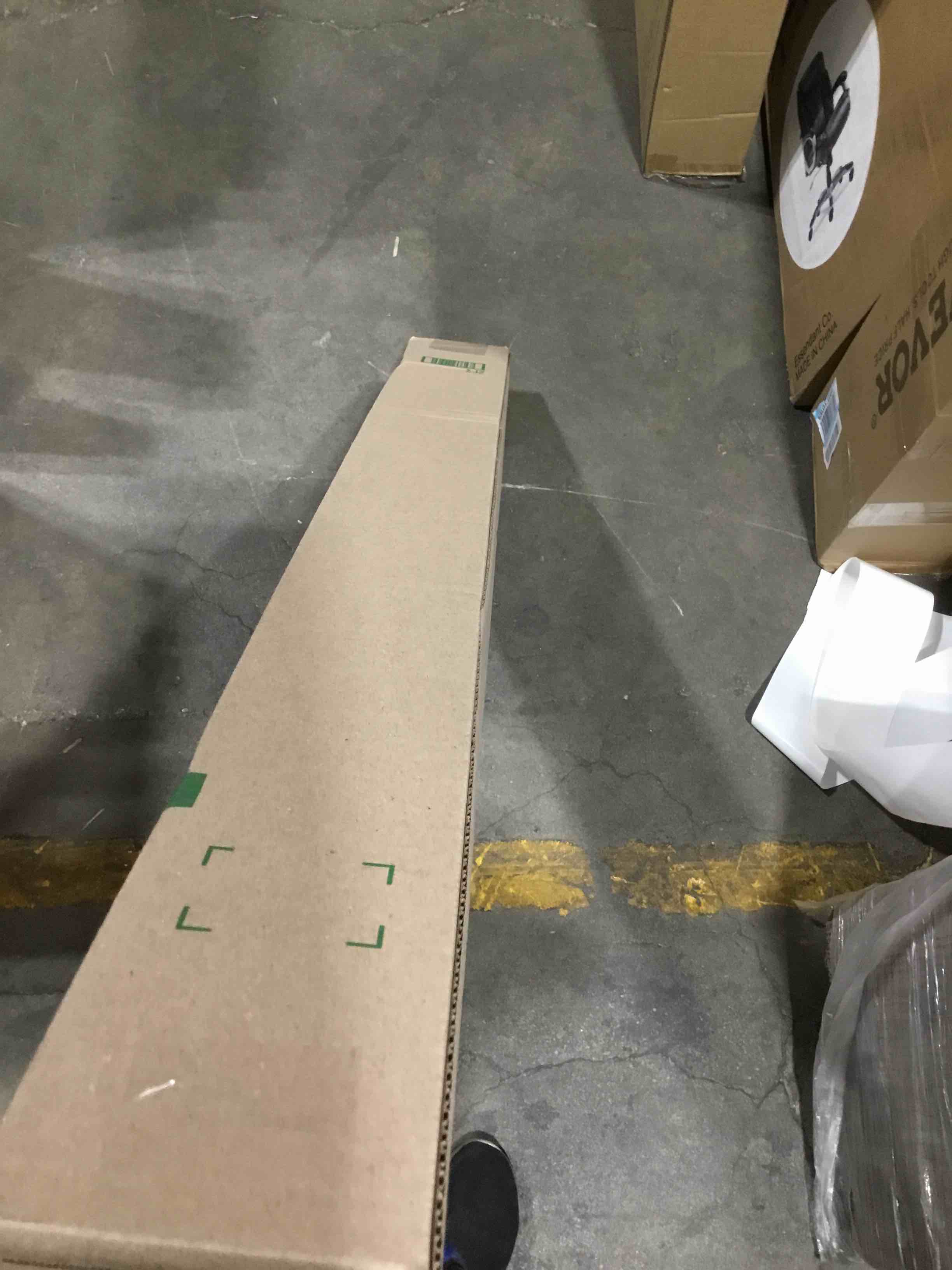 https://s3.amazonaws.com/lotting-images-prod/bidfta/RED6409555_1721321025304.jpeg