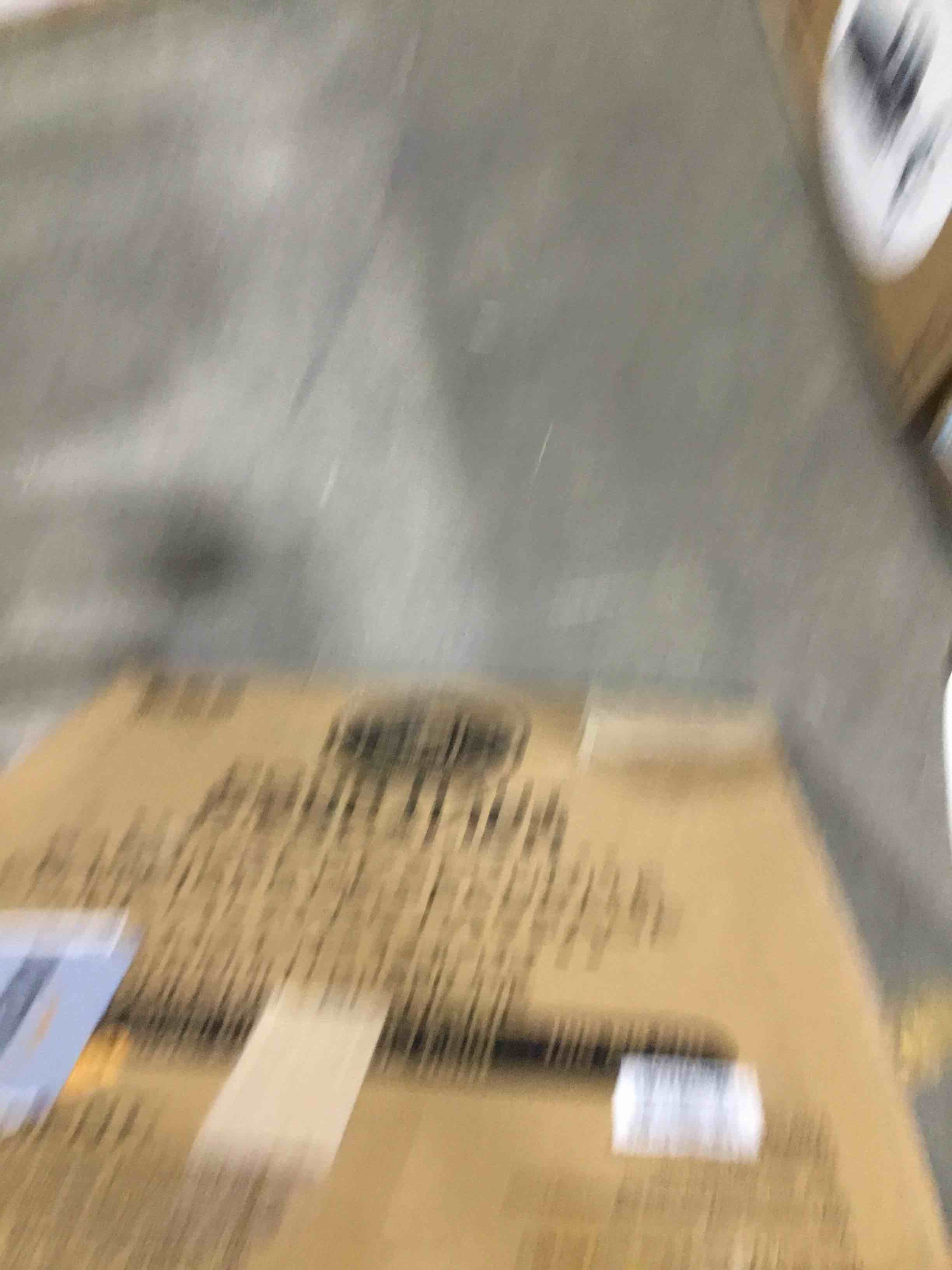 https://s3.amazonaws.com/lotting-images-prod/bidfta/RED6409560_1721320722368.jpeg