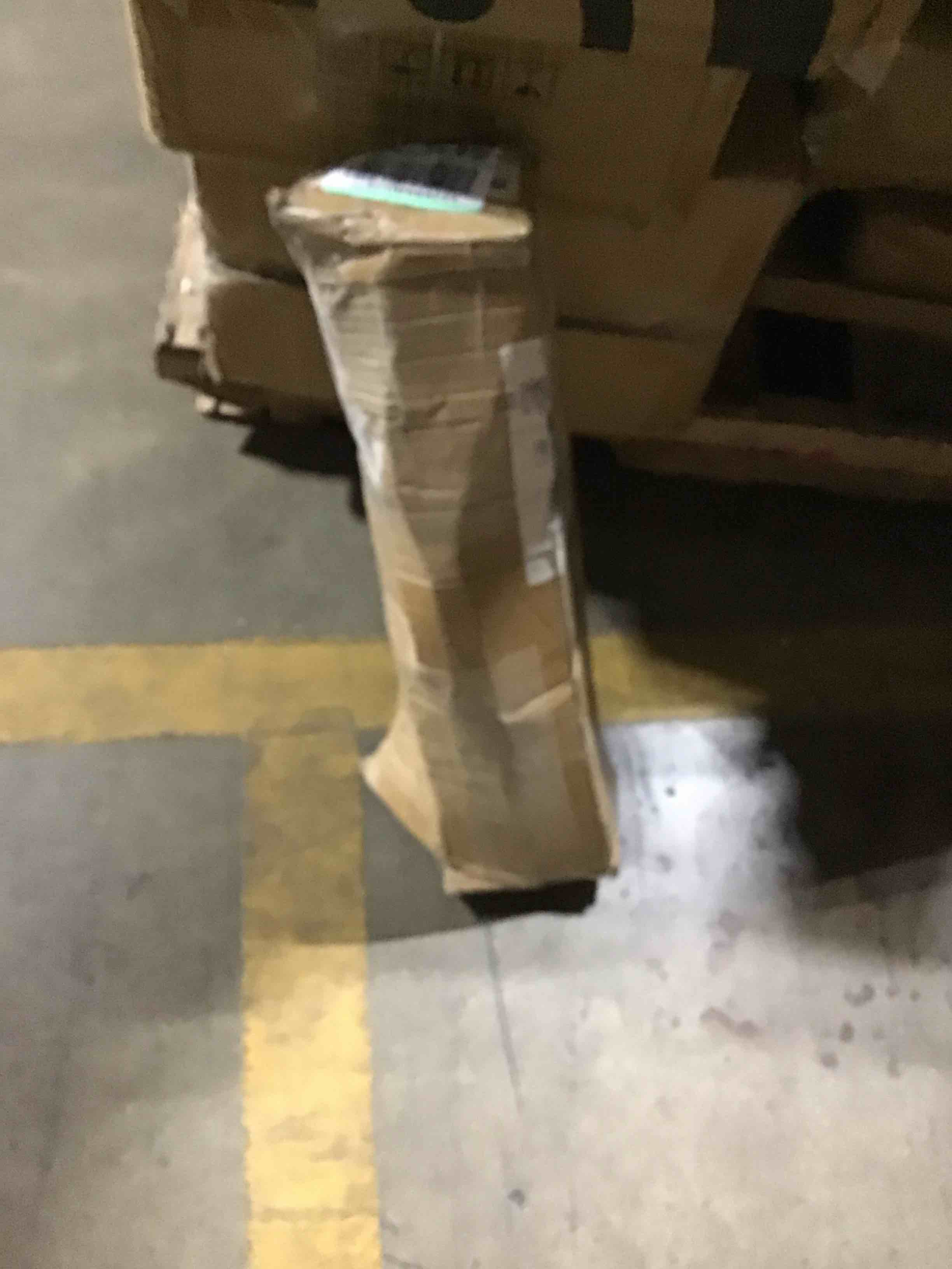 https://s3.amazonaws.com/lotting-images-prod/bidfta/RED6410080_1718729312316.jpeg