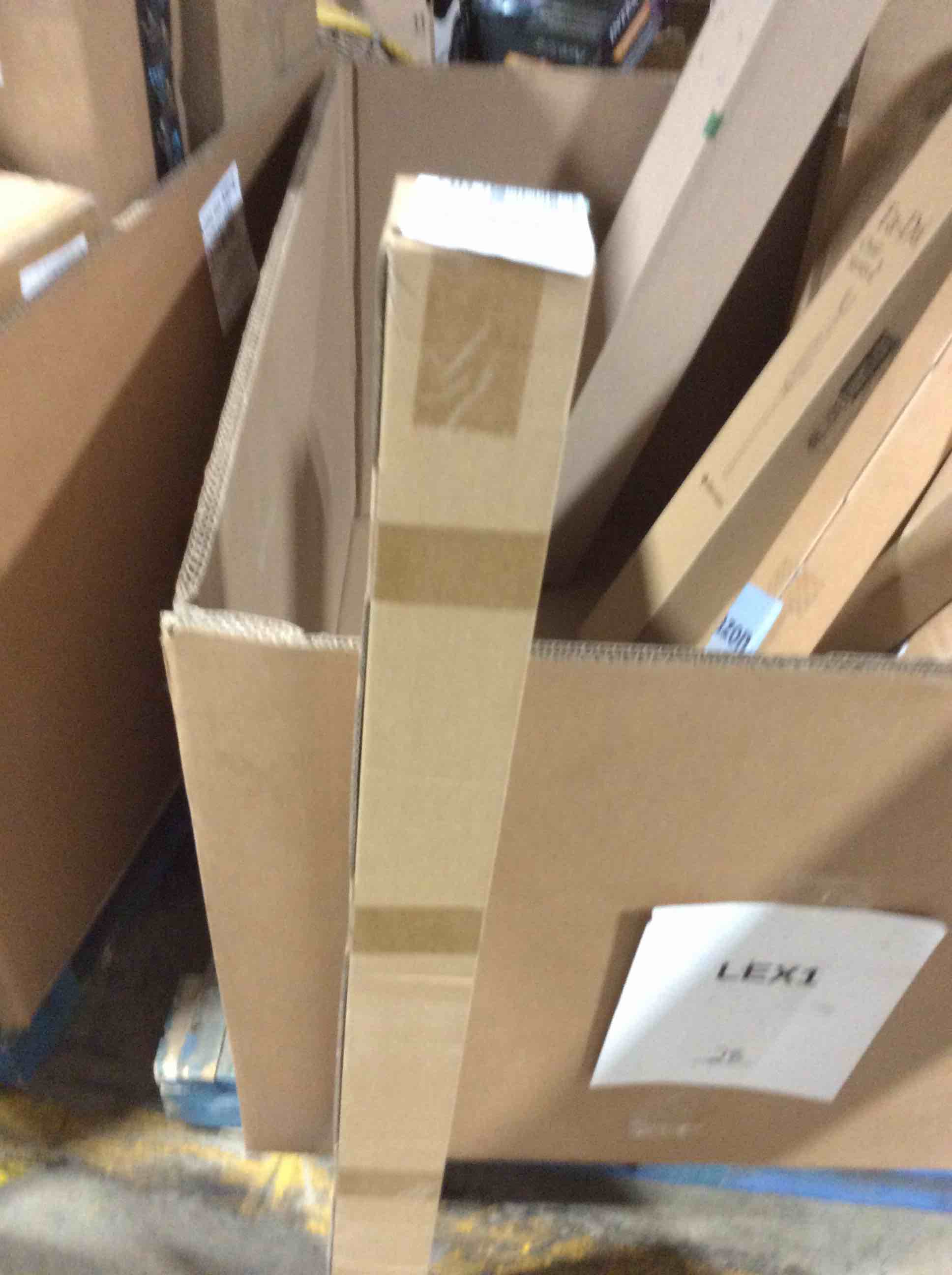 https://s3.amazonaws.com/lotting-images-prod/bidfta/RED6411581_1722431363637.jpeg