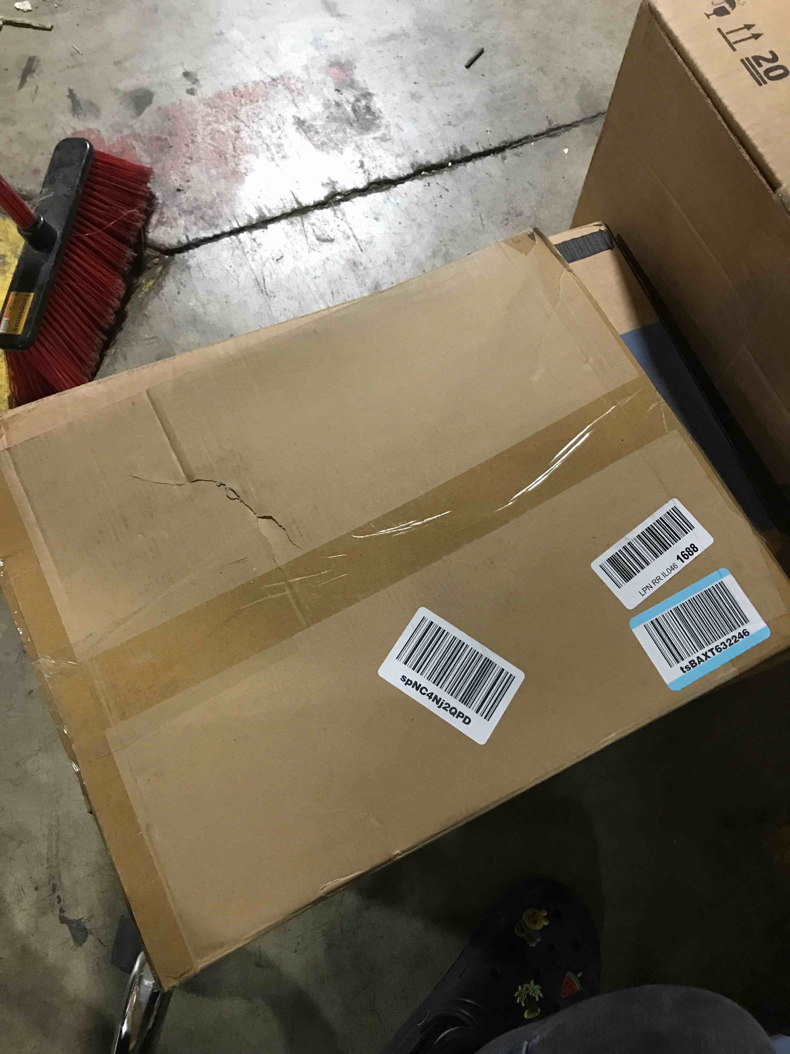 https://s3.amazonaws.com/lotting-images-prod/bidfta/RED6412064_1723314822067.jpeg