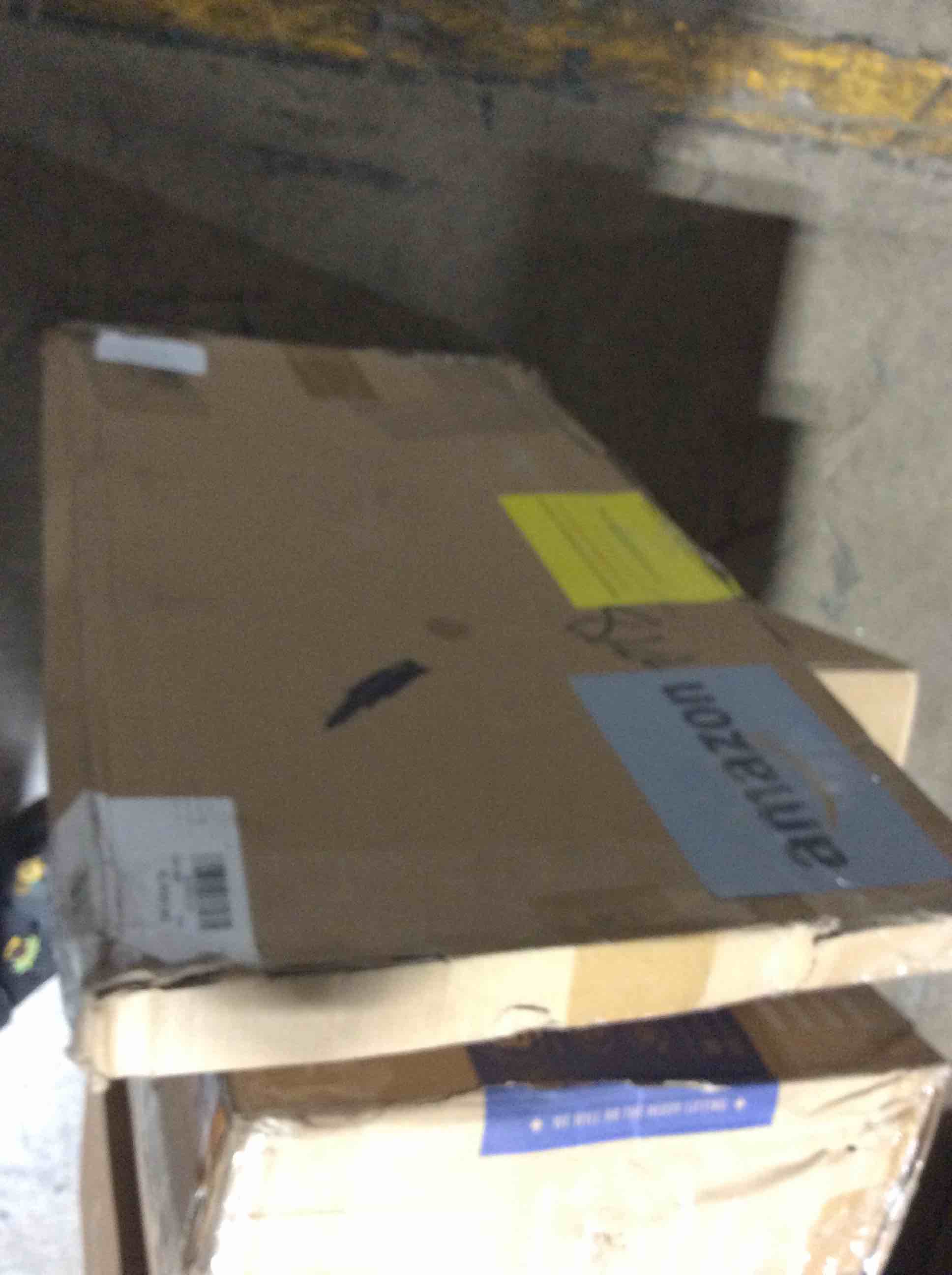 https://s3.amazonaws.com/lotting-images-prod/bidfta/RED6412105_1723498482923.jpeg