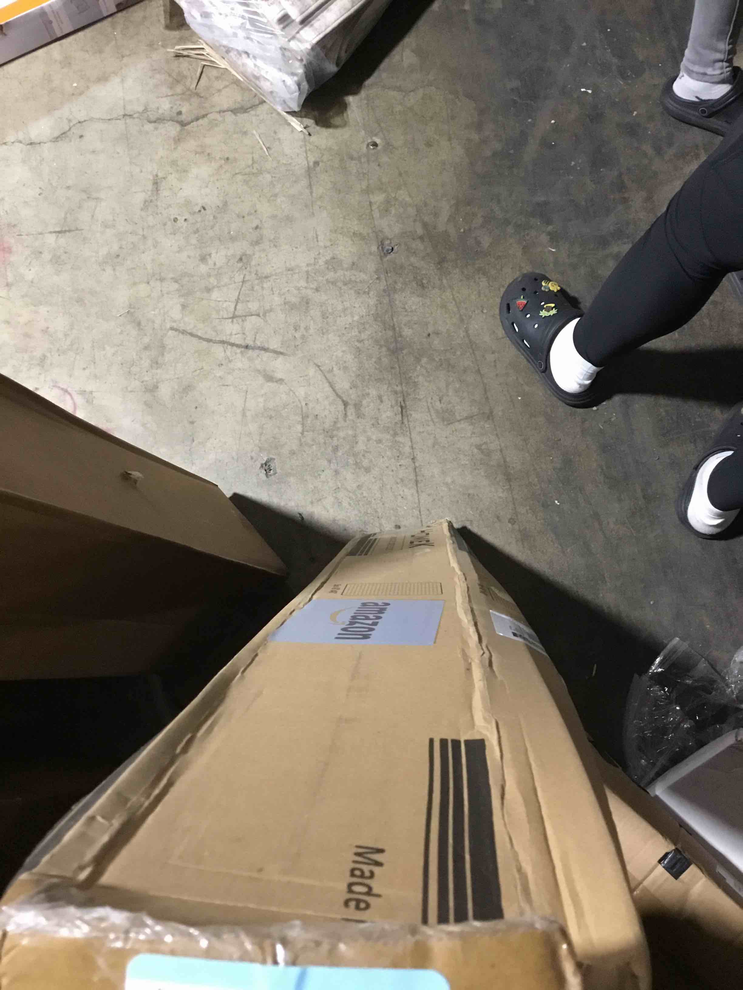 https://s3.amazonaws.com/lotting-images-prod/bidfta/RED6412403_1723737595822.jpeg