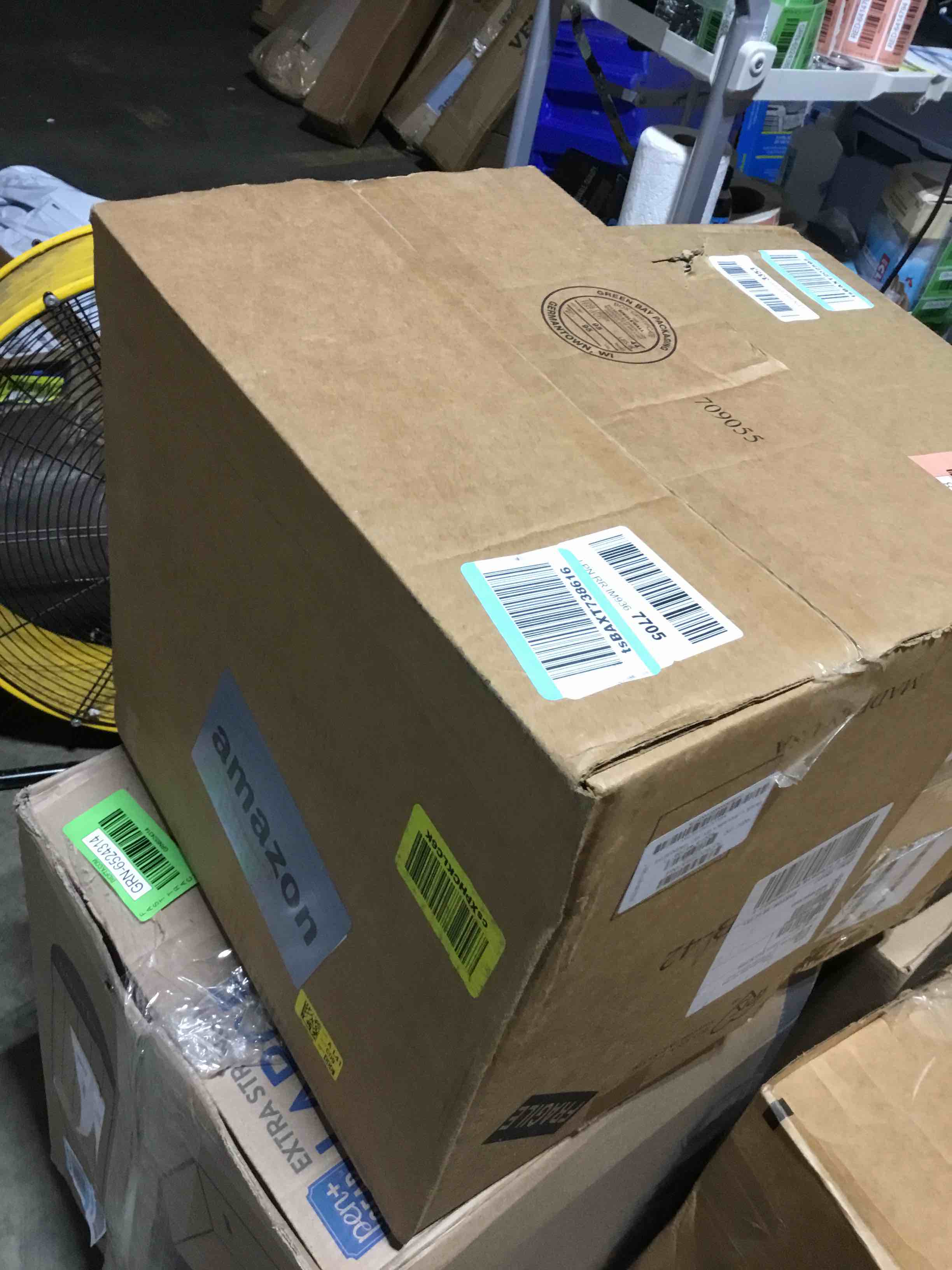 https://s3.amazonaws.com/lotting-images-prod/bidfta/RED6414779_1722967039543.jpeg