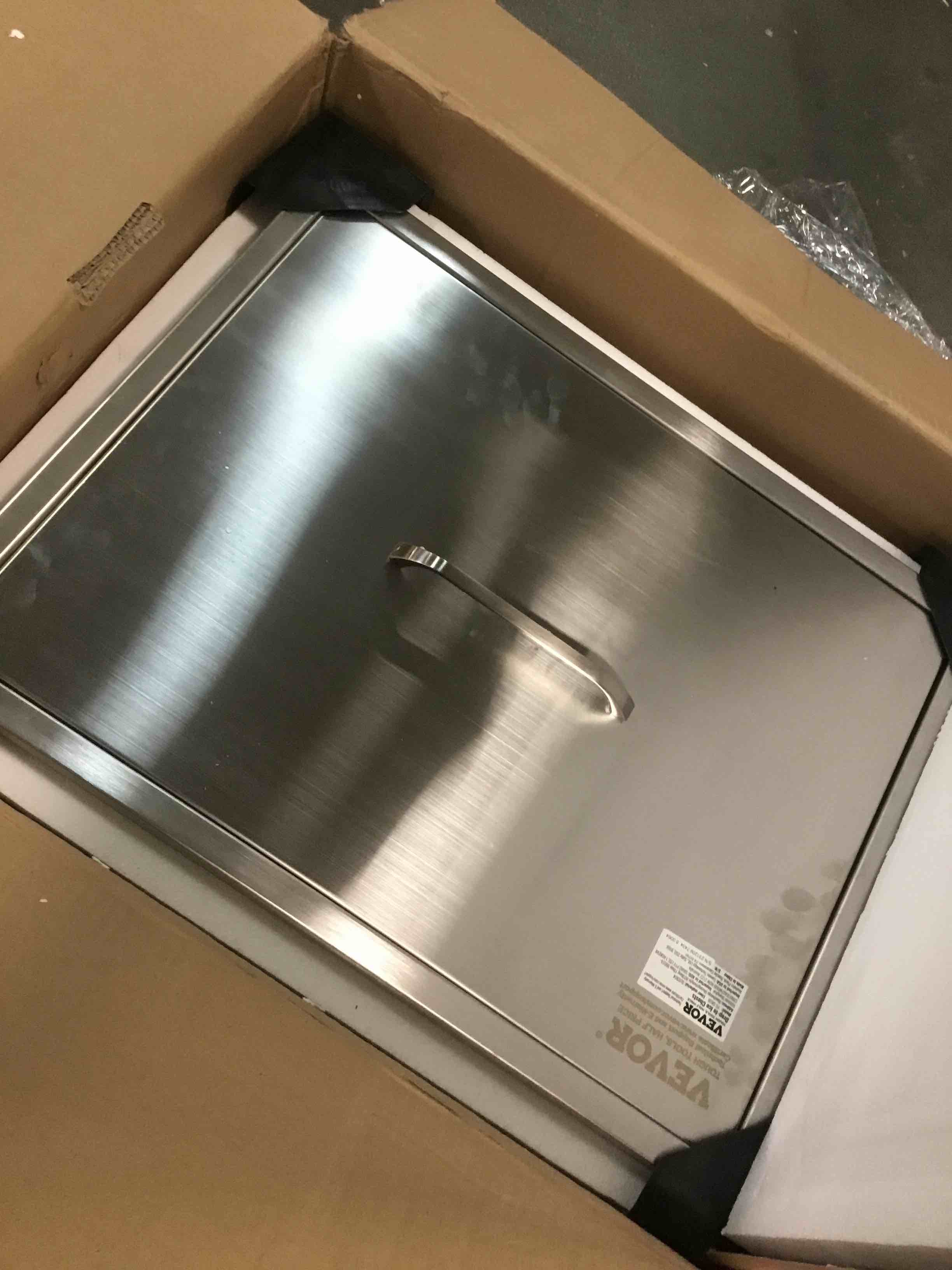 https://s3.amazonaws.com/lotting-images-prod/bidfta/RED6416081_1718463104903.jpeg