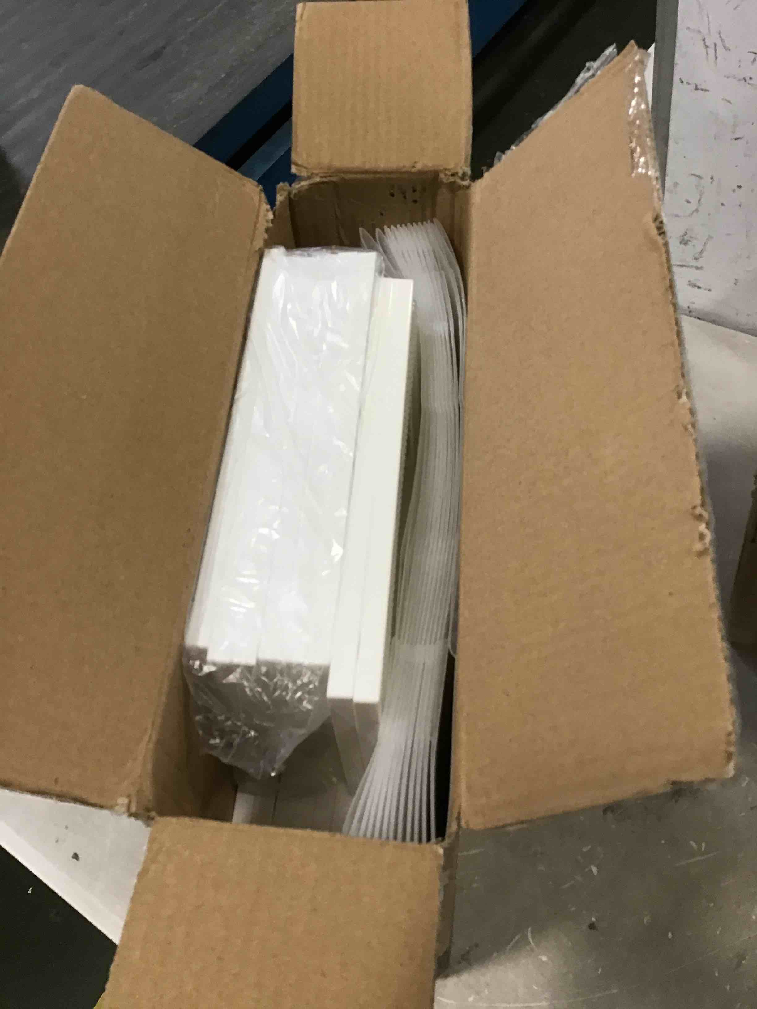 https://s3.amazonaws.com/lotting-images-prod/bidfta/RED6416261_1718552634010.jpeg