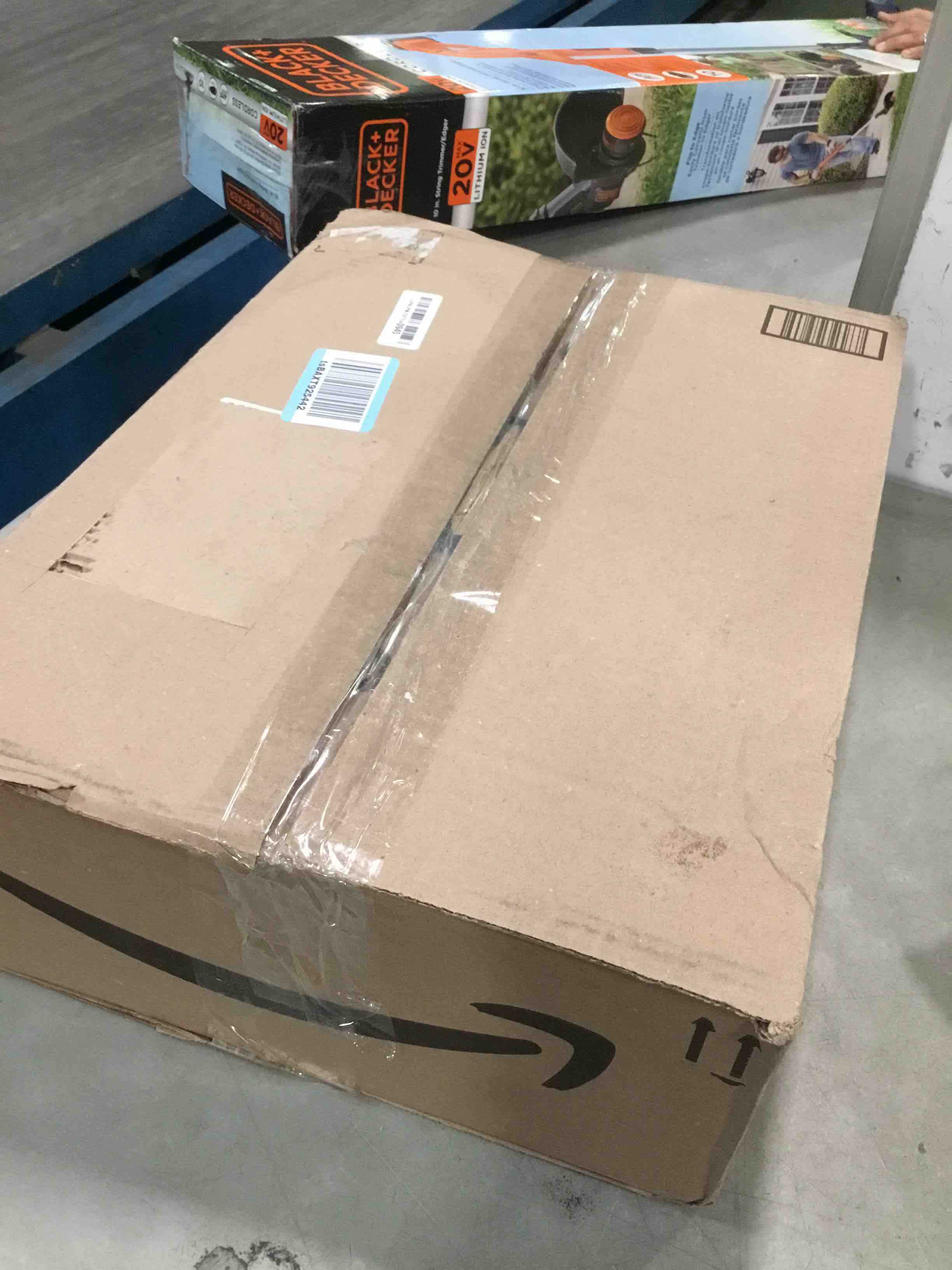 https://s3.amazonaws.com/lotting-images-prod/bidfta/RED6416819_1718797252615.jpeg