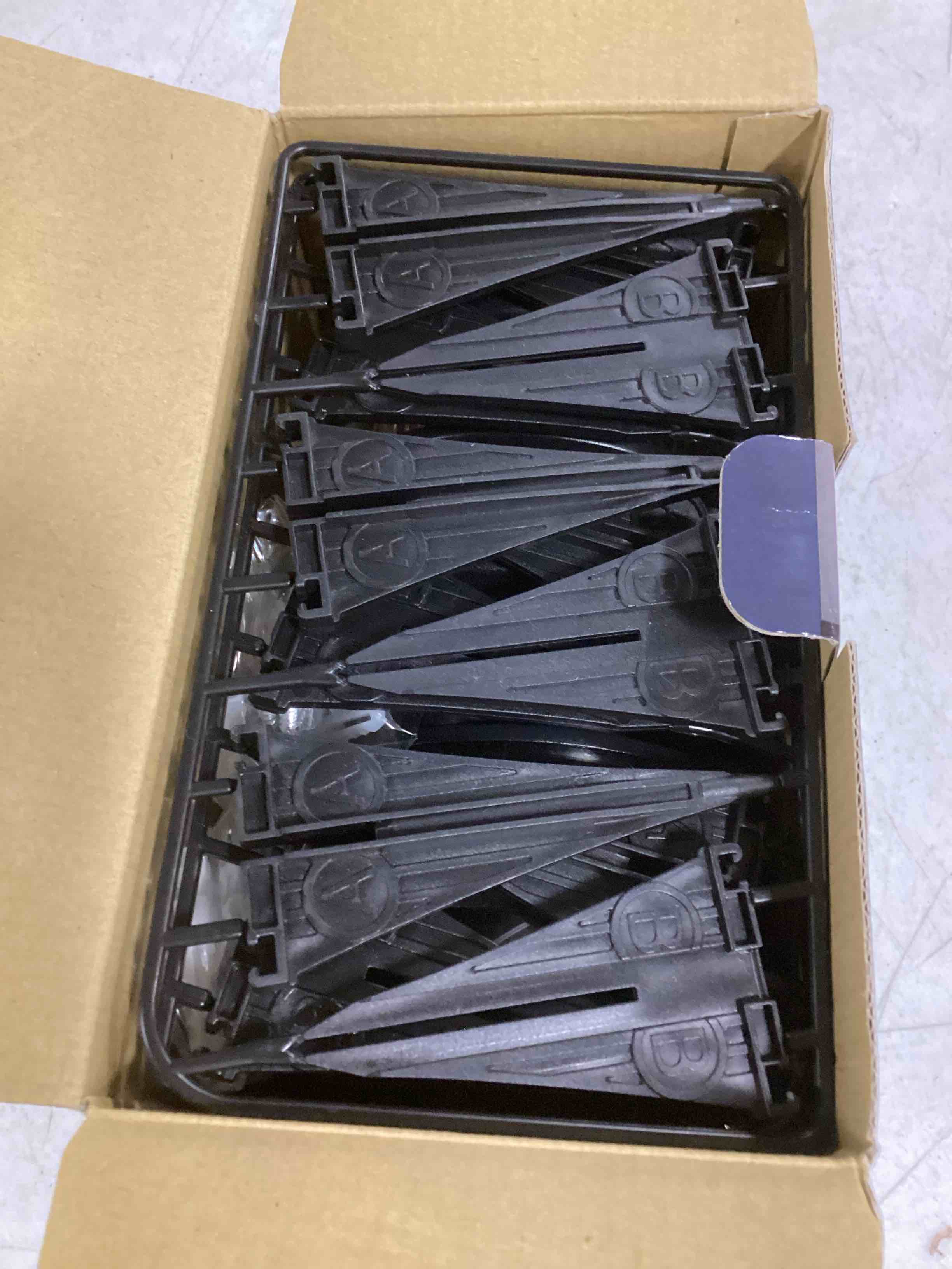 https://s3.amazonaws.com/lotting-images-prod/bidfta/RED6418880_1719404990320.jpeg