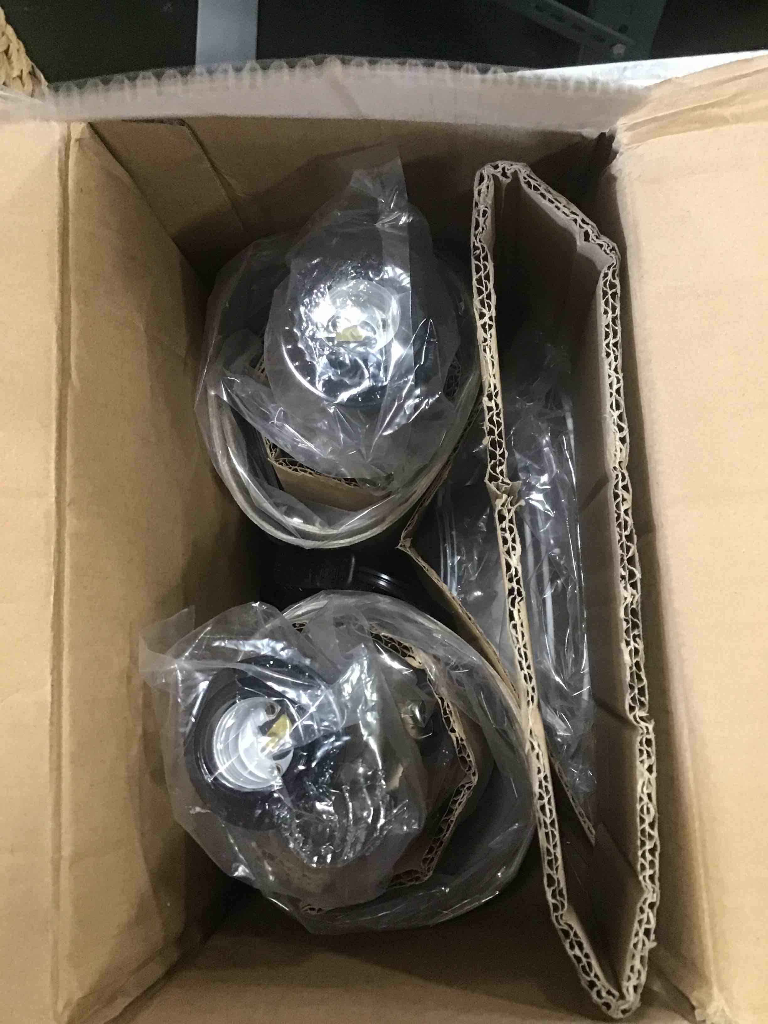 https://s3.amazonaws.com/lotting-images-prod/bidfta/RED6419290_1718405192957.jpeg