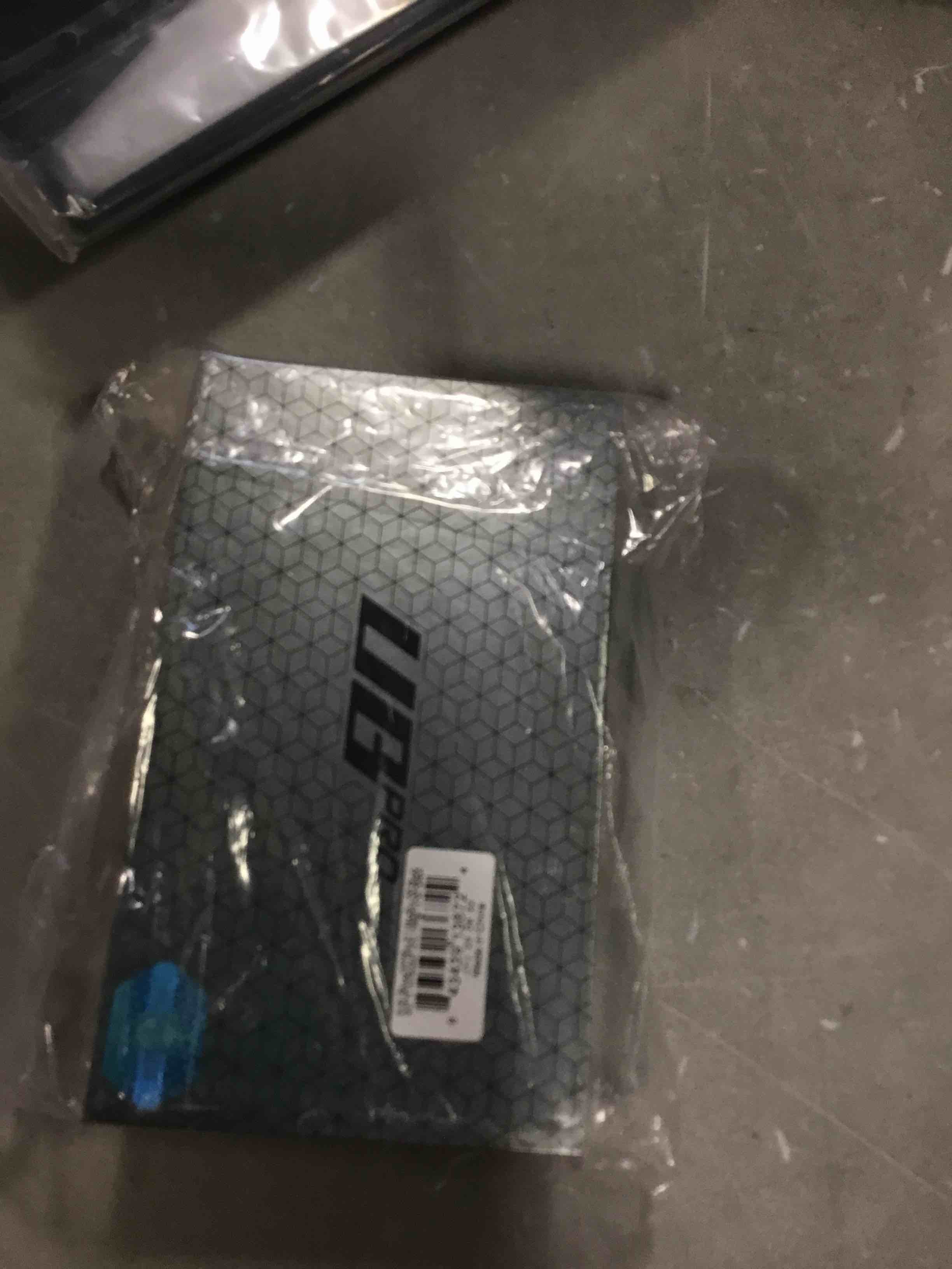 https://s3.amazonaws.com/lotting-images-prod/bidfta/RED6419490_1718458968151.jpeg