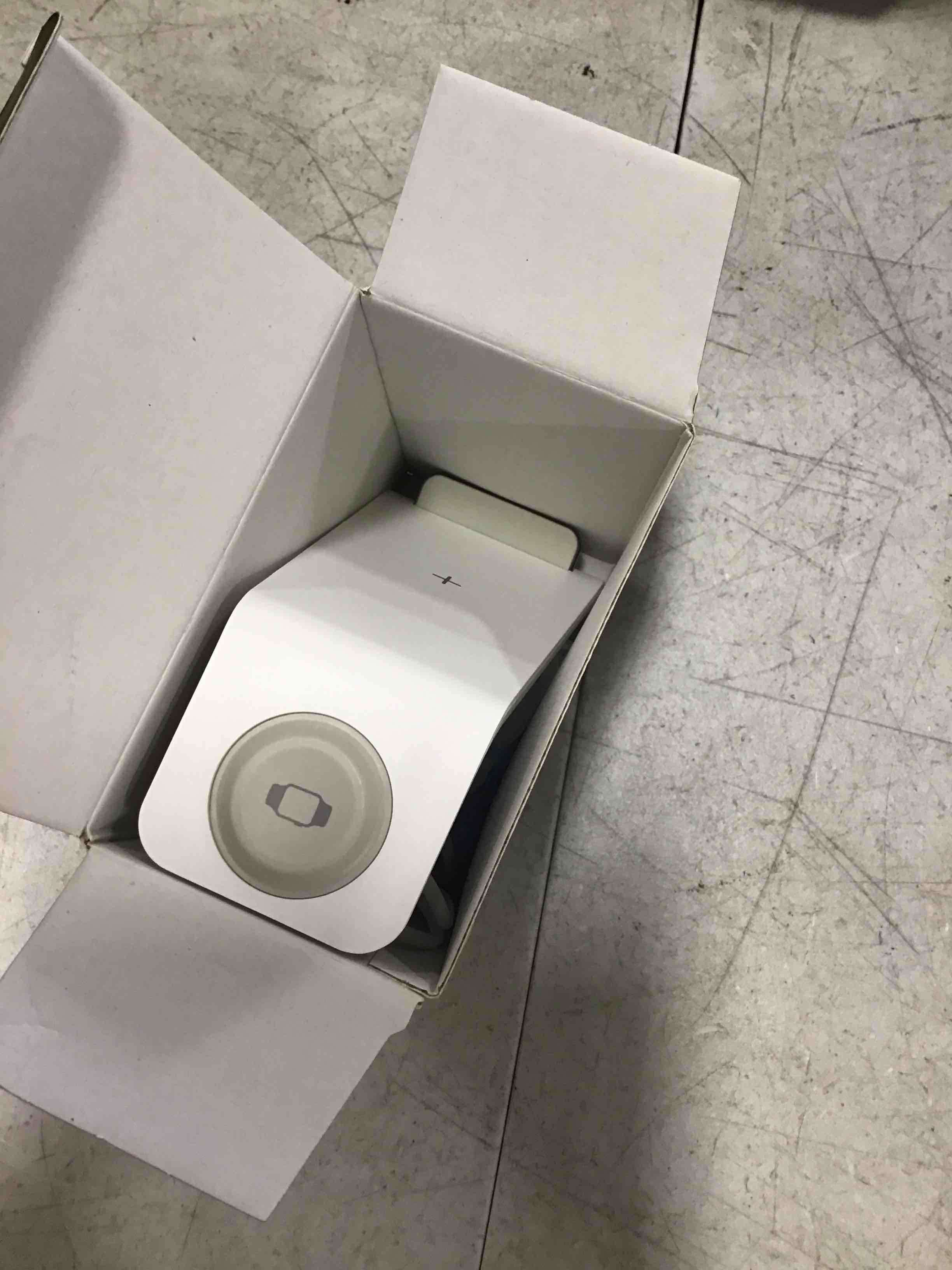 https://s3.amazonaws.com/lotting-images-prod/bidfta/RED6419797_1718653585877.jpeg