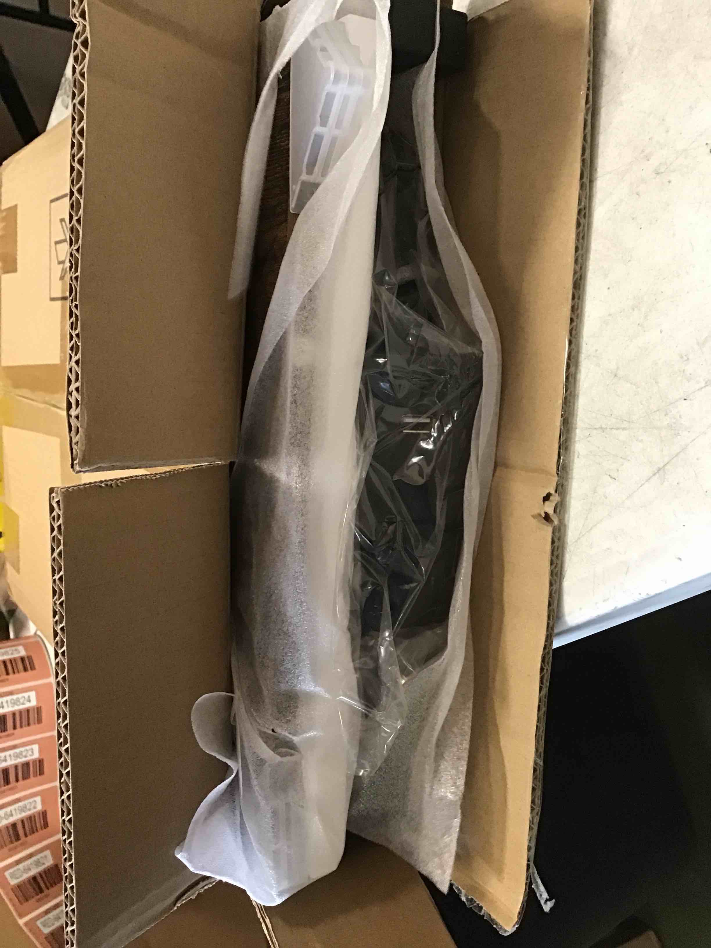 https://s3.amazonaws.com/lotting-images-prod/bidfta/RED6419820_1718658213964.jpeg