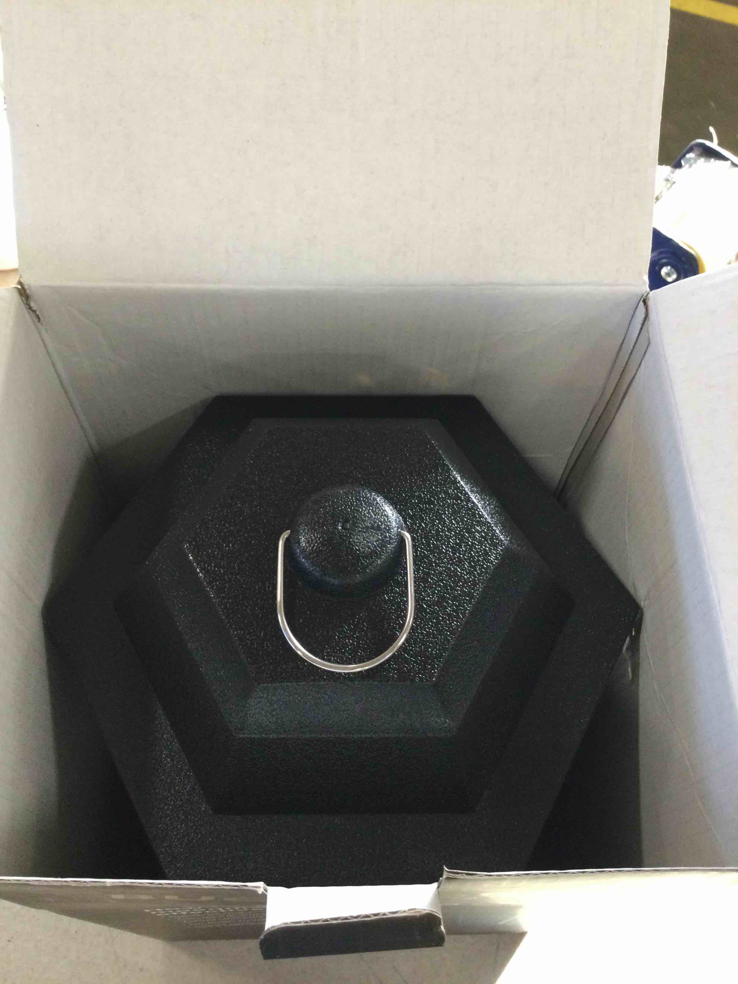 https://s3.amazonaws.com/lotting-images-prod/bidfta/RED6420932_1718451886549.jpeg
