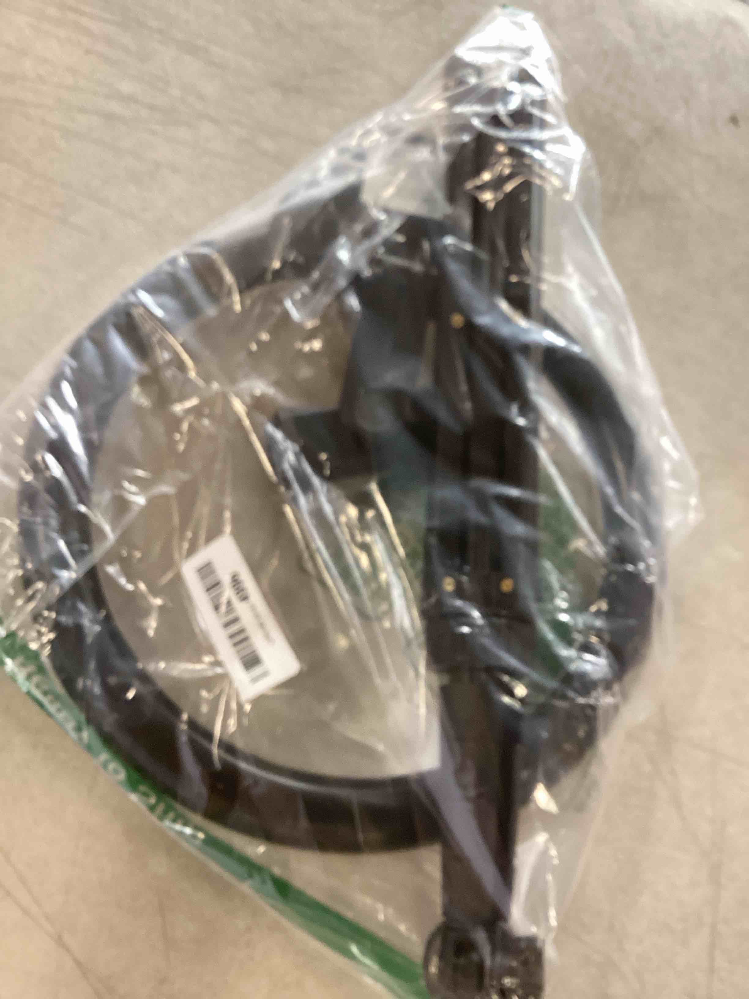 https://s3.amazonaws.com/lotting-images-prod/bidfta/RED6421834_1718799552430.jpeg