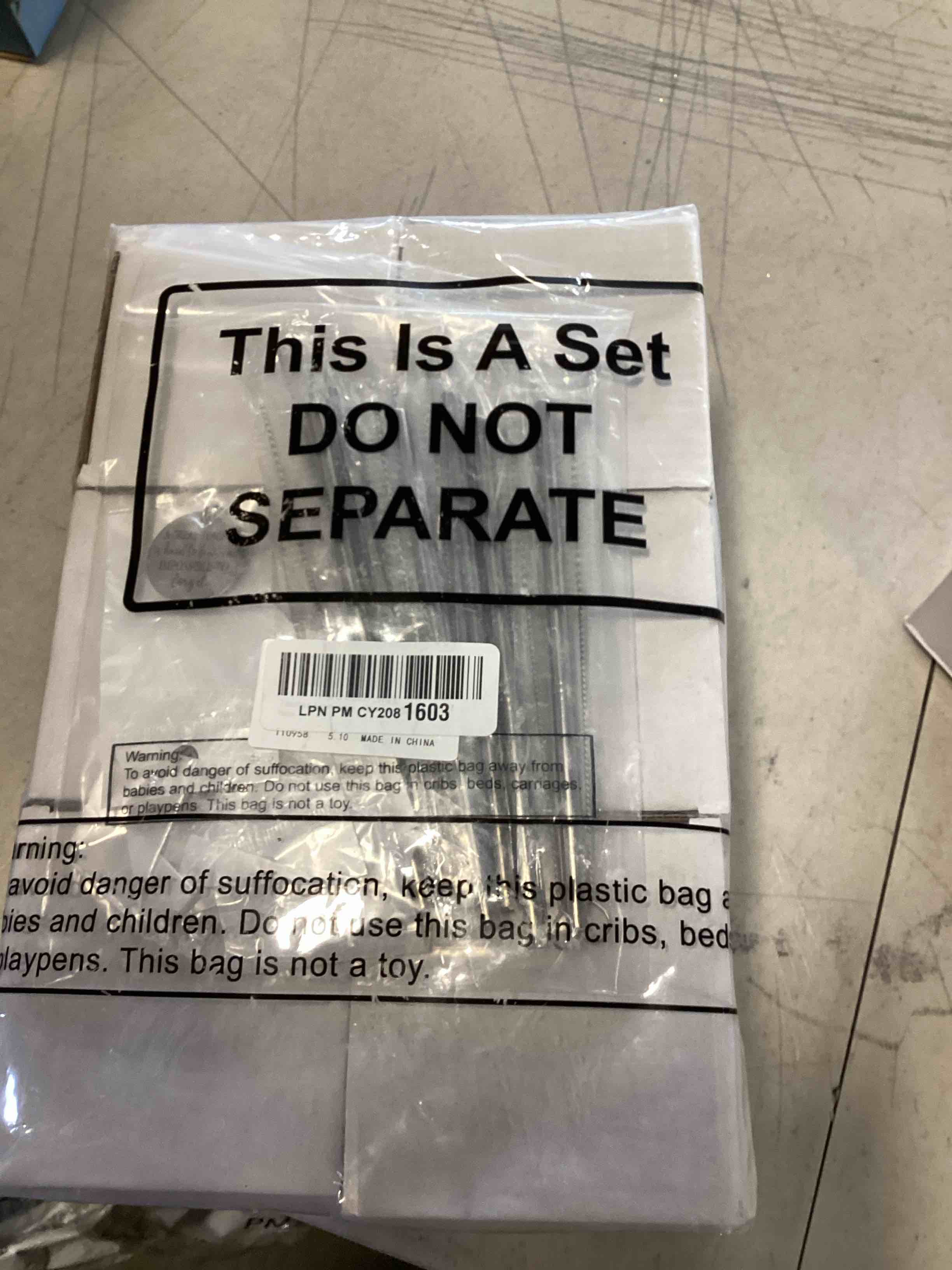 https://s3.amazonaws.com/lotting-images-prod/bidfta/RED6422052_1718375710427.jpeg