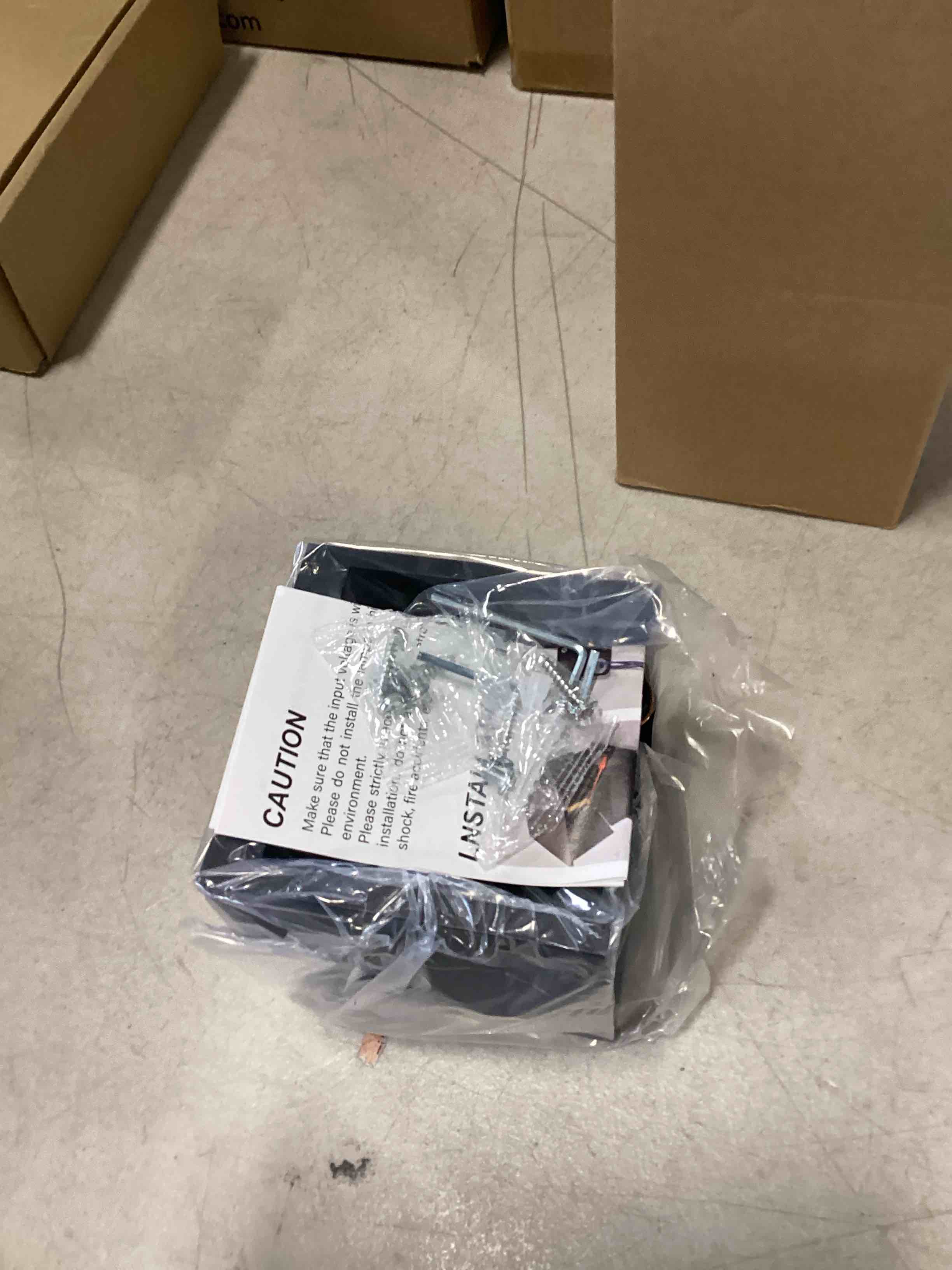https://s3.amazonaws.com/lotting-images-prod/bidfta/RED6422115_1718386621592.jpeg