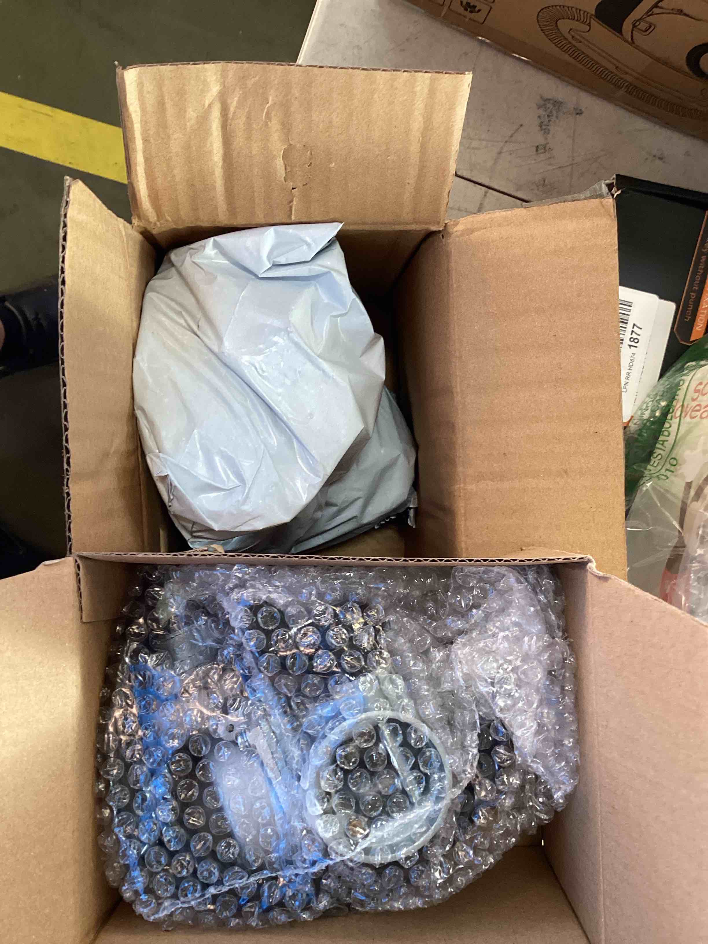 https://s3.amazonaws.com/lotting-images-prod/bidfta/RED6422199_1718450328994.jpeg
