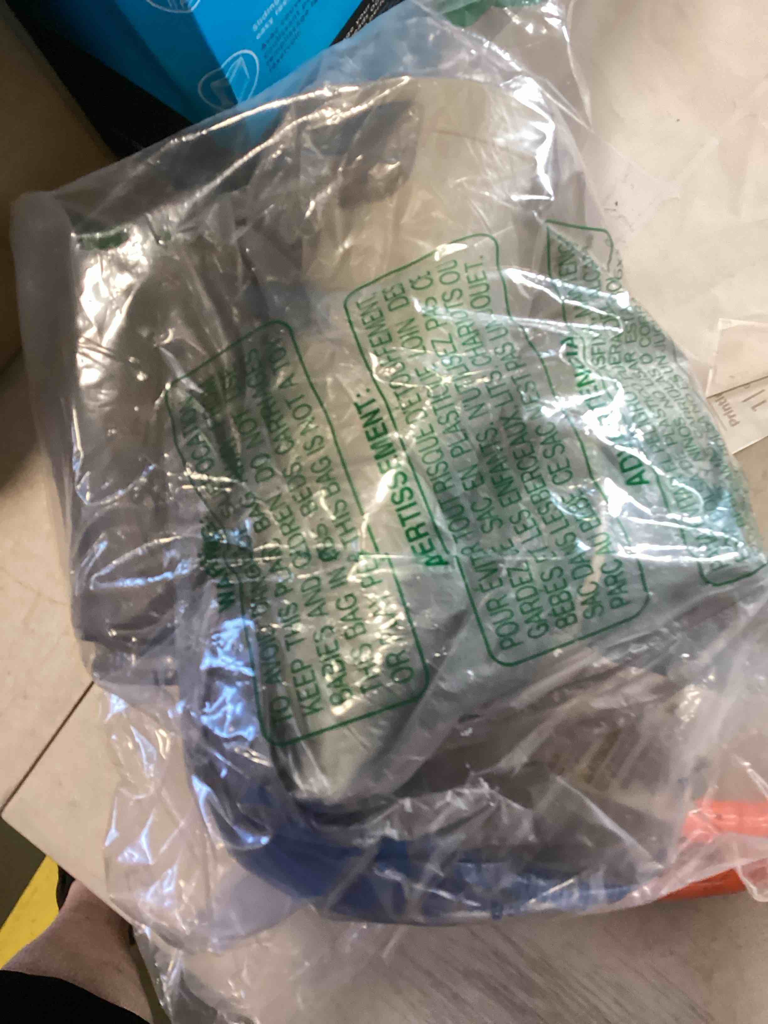 https://s3.amazonaws.com/lotting-images-prod/bidfta/RED6422232_1718453260887.jpeg