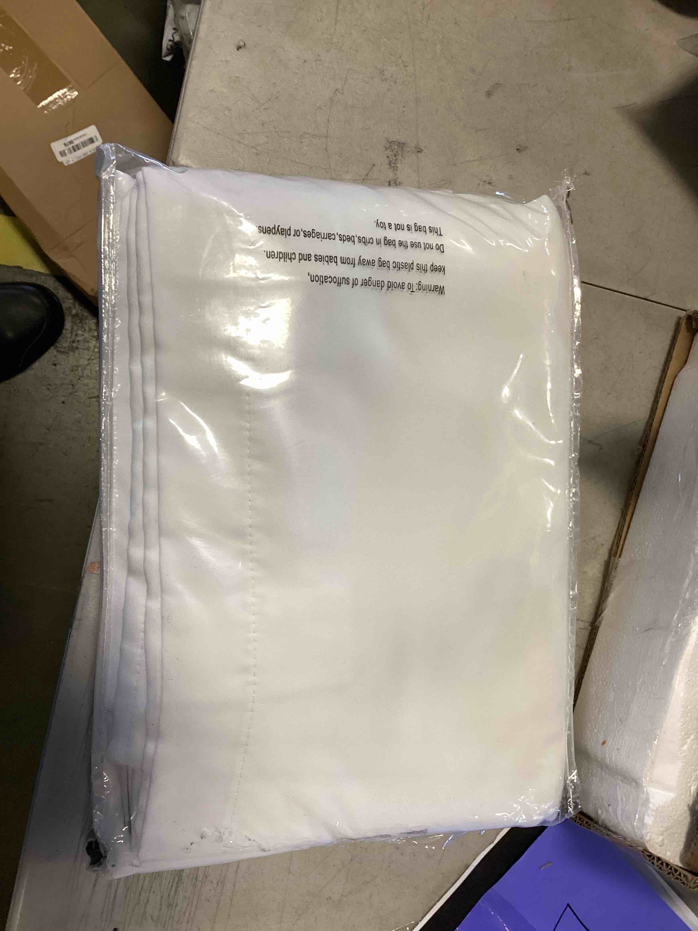 https://s3.amazonaws.com/lotting-images-prod/bidfta/RED6422400_1718473606320.jpeg