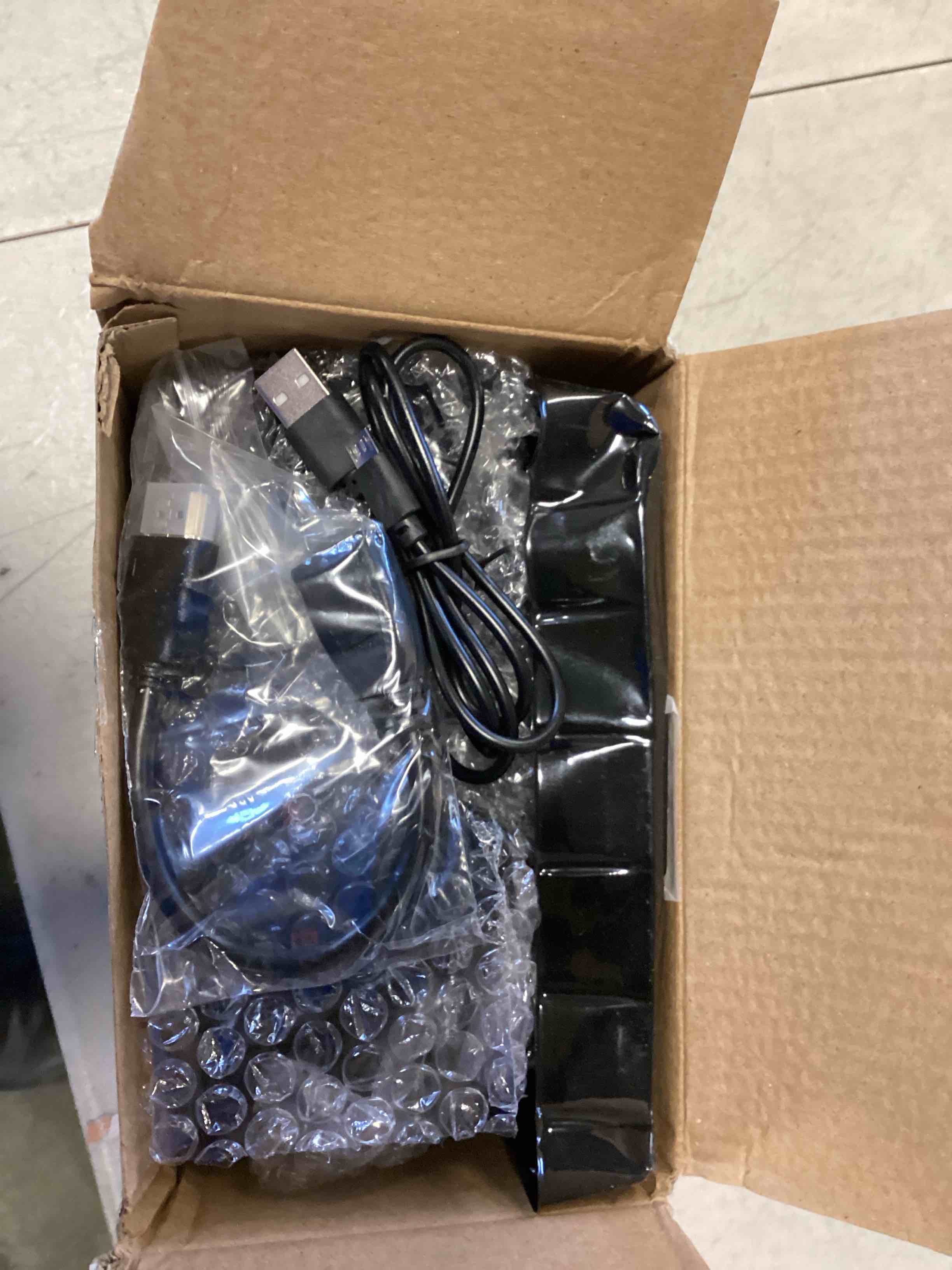 https://s3.amazonaws.com/lotting-images-prod/bidfta/RED6422405_1718473876123.jpeg