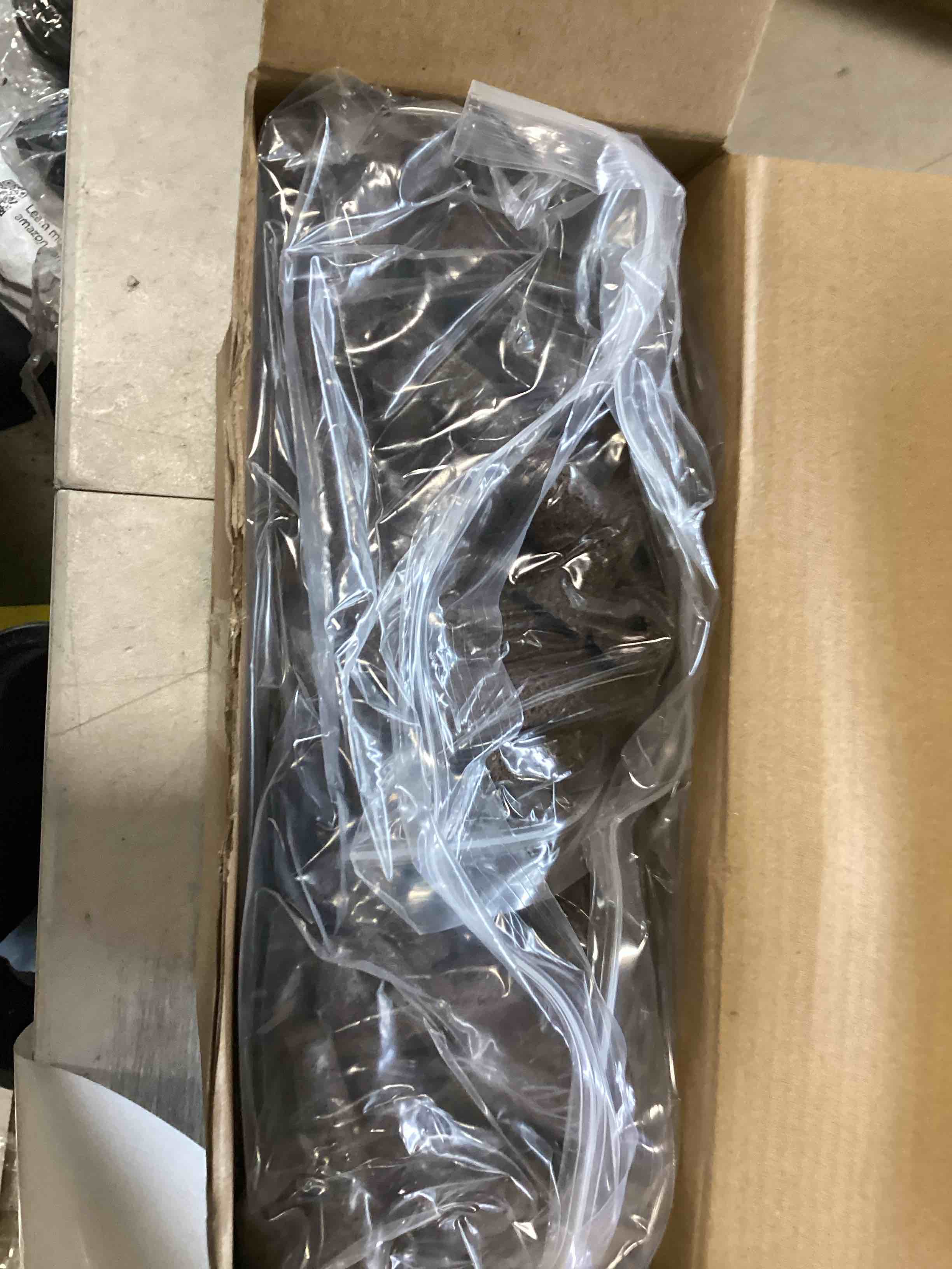 https://s3.amazonaws.com/lotting-images-prod/bidfta/RED6422979_1718741498270.jpeg