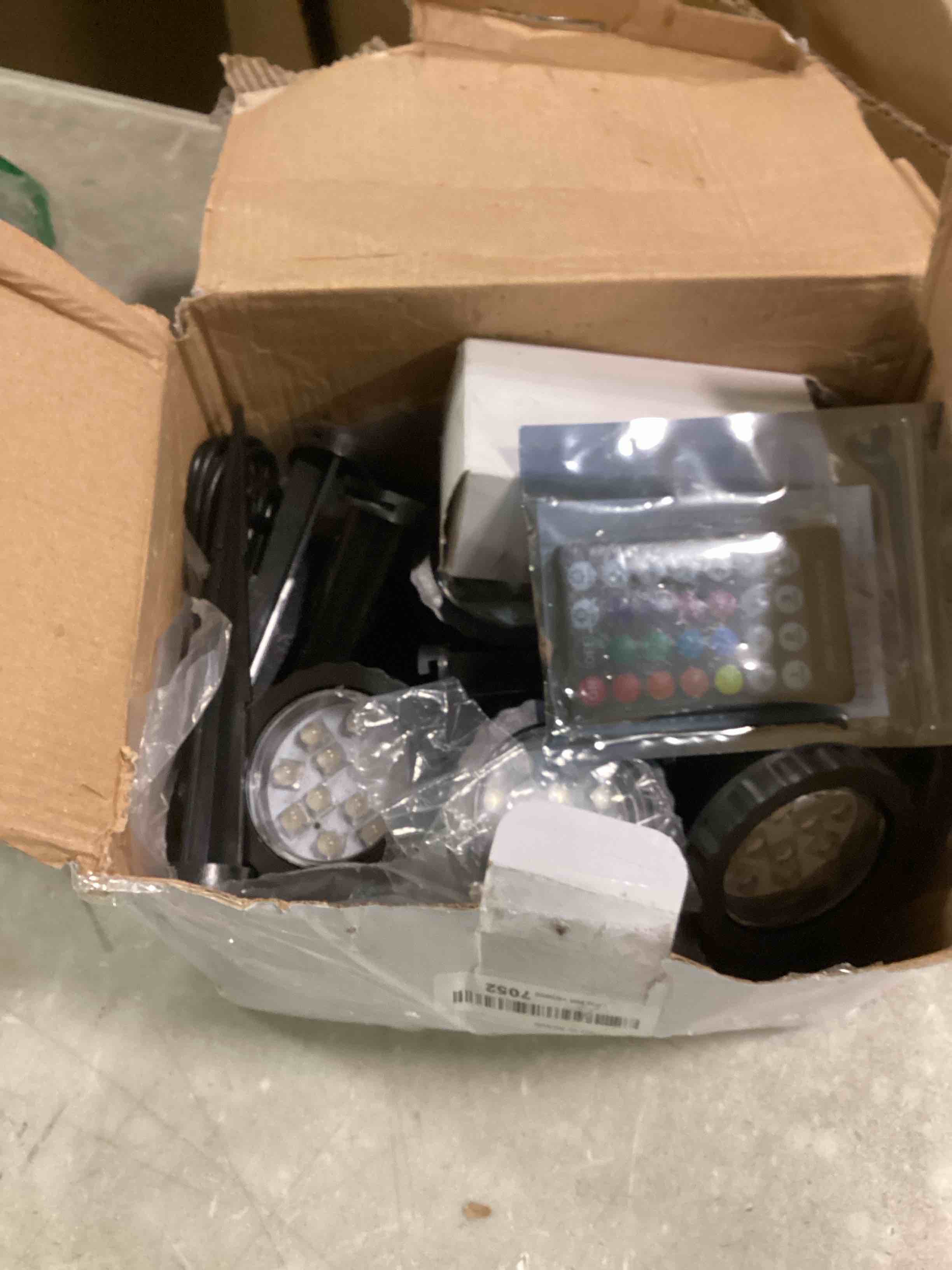 https://s3.amazonaws.com/lotting-images-prod/bidfta/RED6423690_1718542156903.jpeg