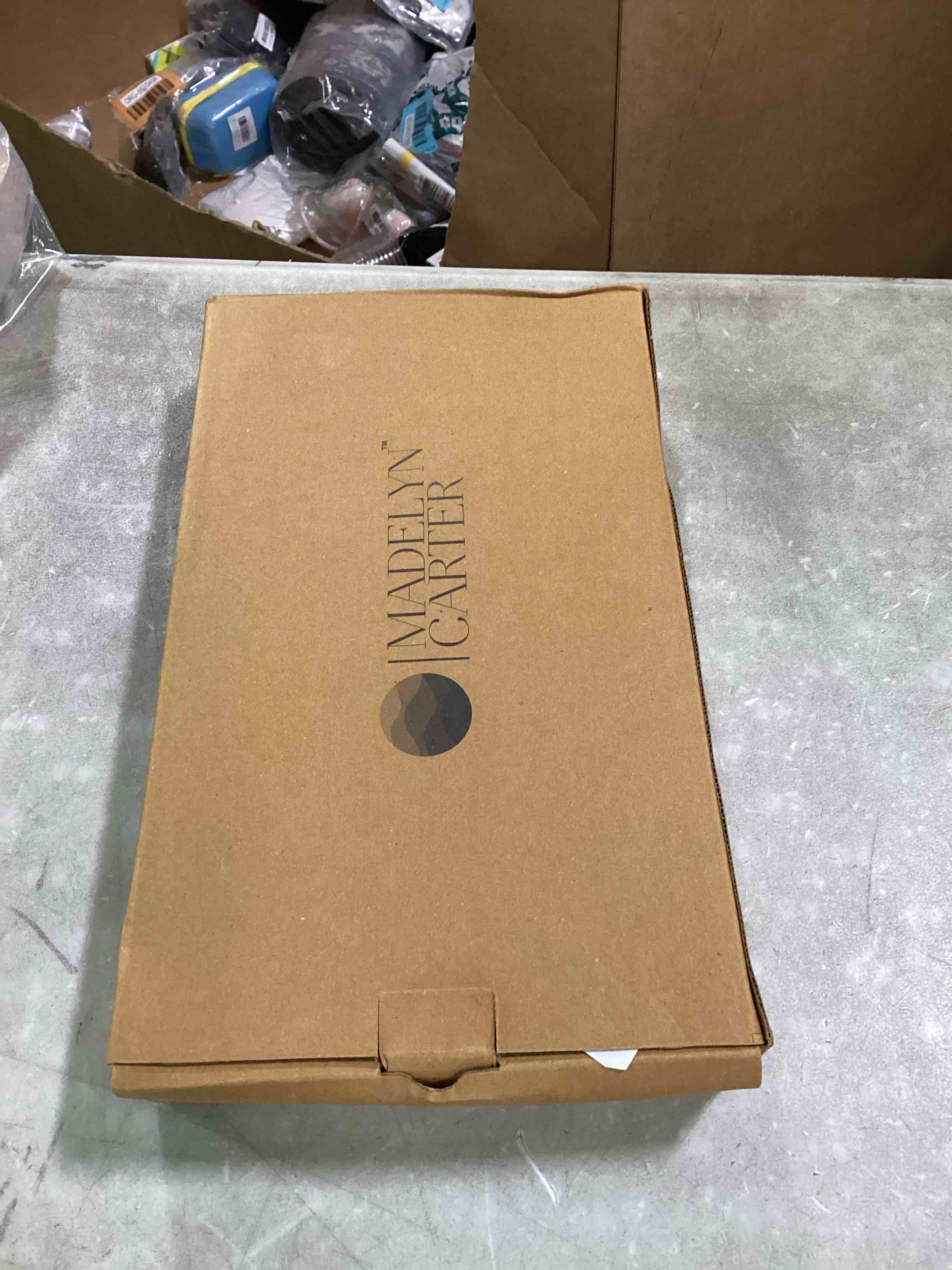 https://s3.amazonaws.com/lotting-images-prod/bidfta/RED6423817_1718650060494.jpeg