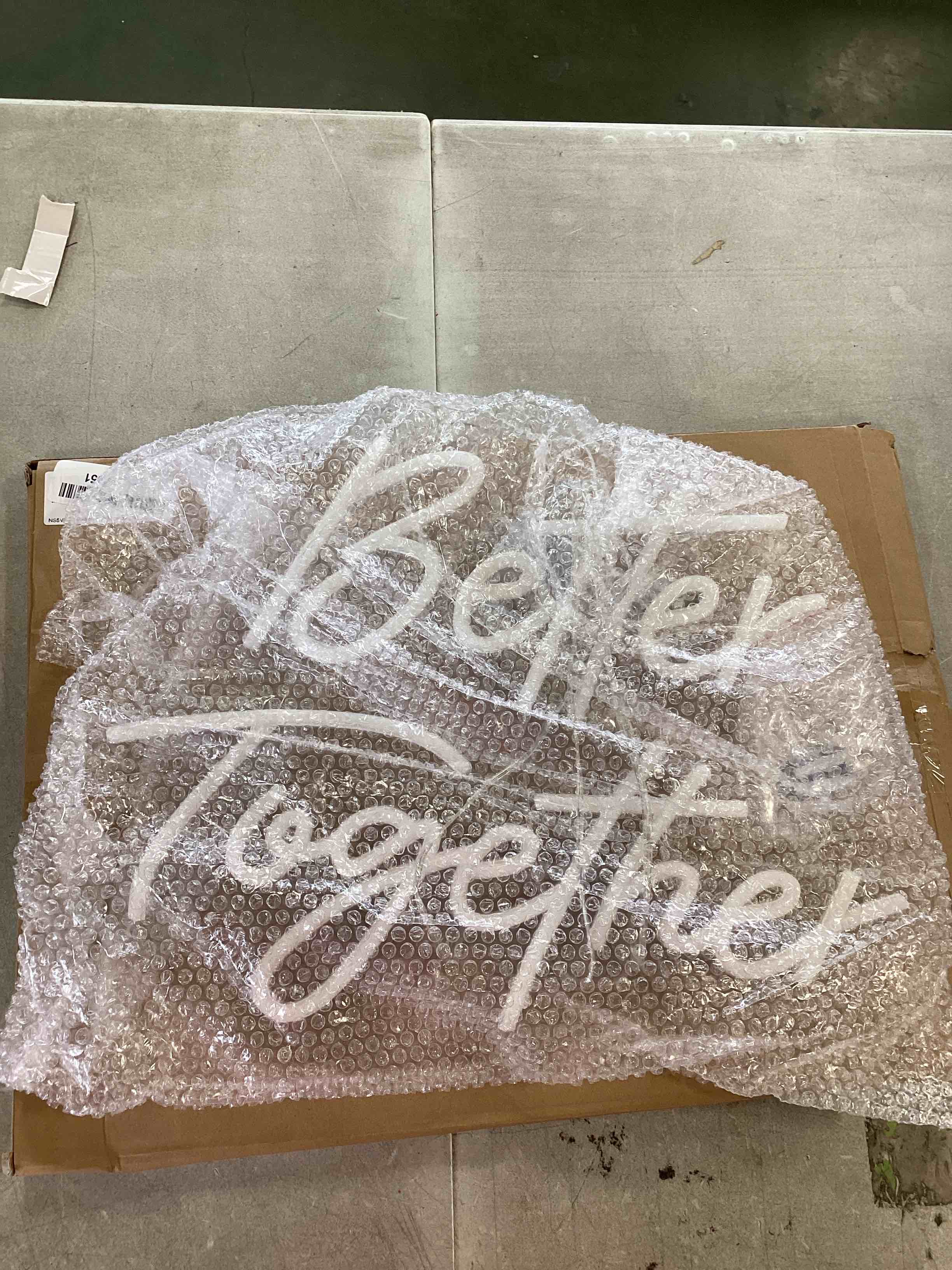 https://s3.amazonaws.com/lotting-images-prod/bidfta/RED6426651_1718740711754.jpeg