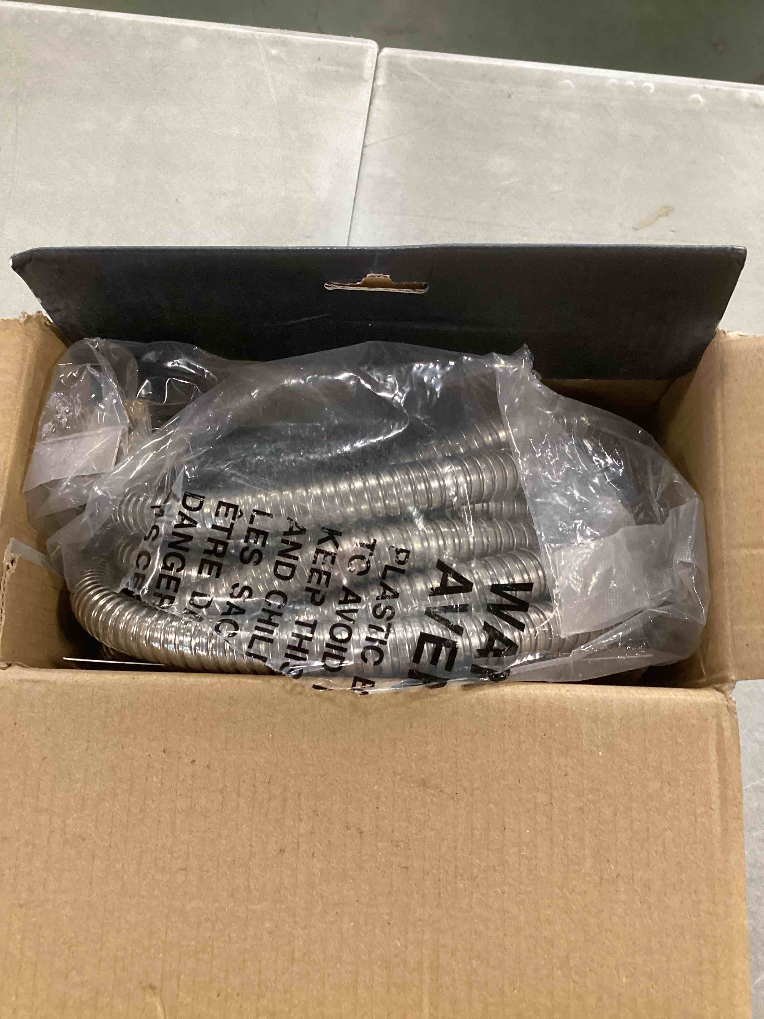 https://s3.amazonaws.com/lotting-images-prod/bidfta/RED6426689_1718800853604.jpeg