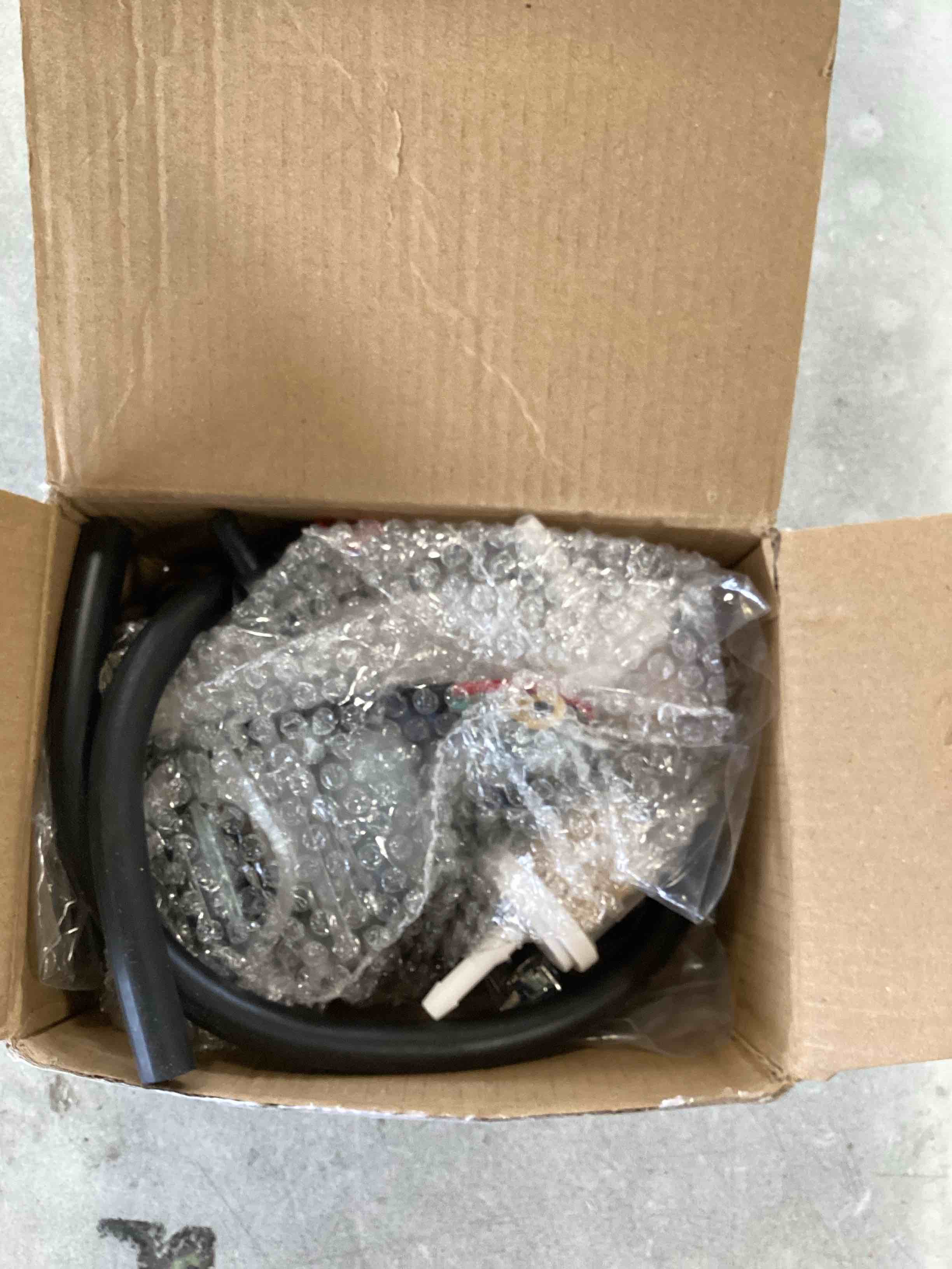 https://s3.amazonaws.com/lotting-images-prod/bidfta/RED6426840_1718824549116.jpeg
