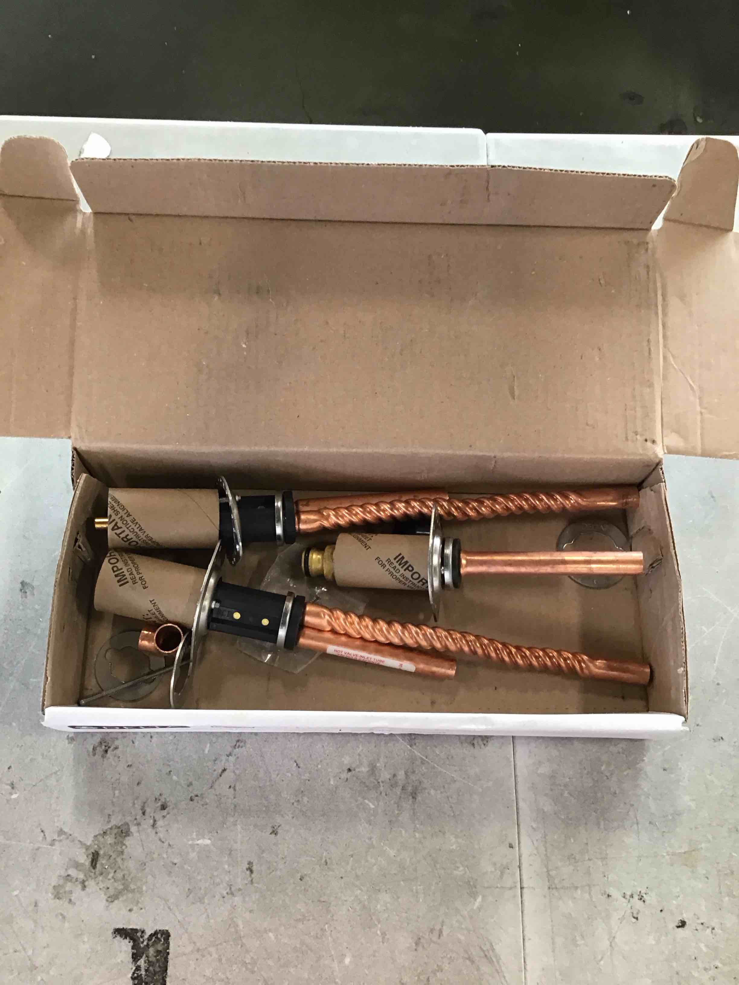 https://s3.amazonaws.com/lotting-images-prod/bidfta/RED6426916_1718888747184.jpeg